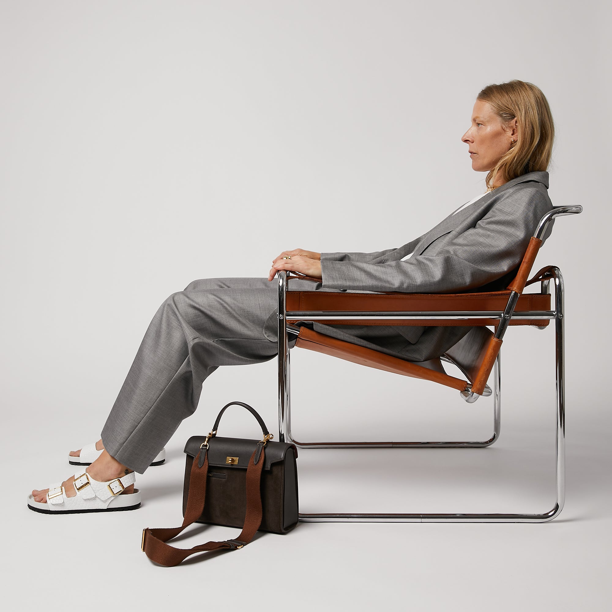 モティマー -

                  
                    Leather in Espresso -
                  

                  Anya Hindmarch JP
