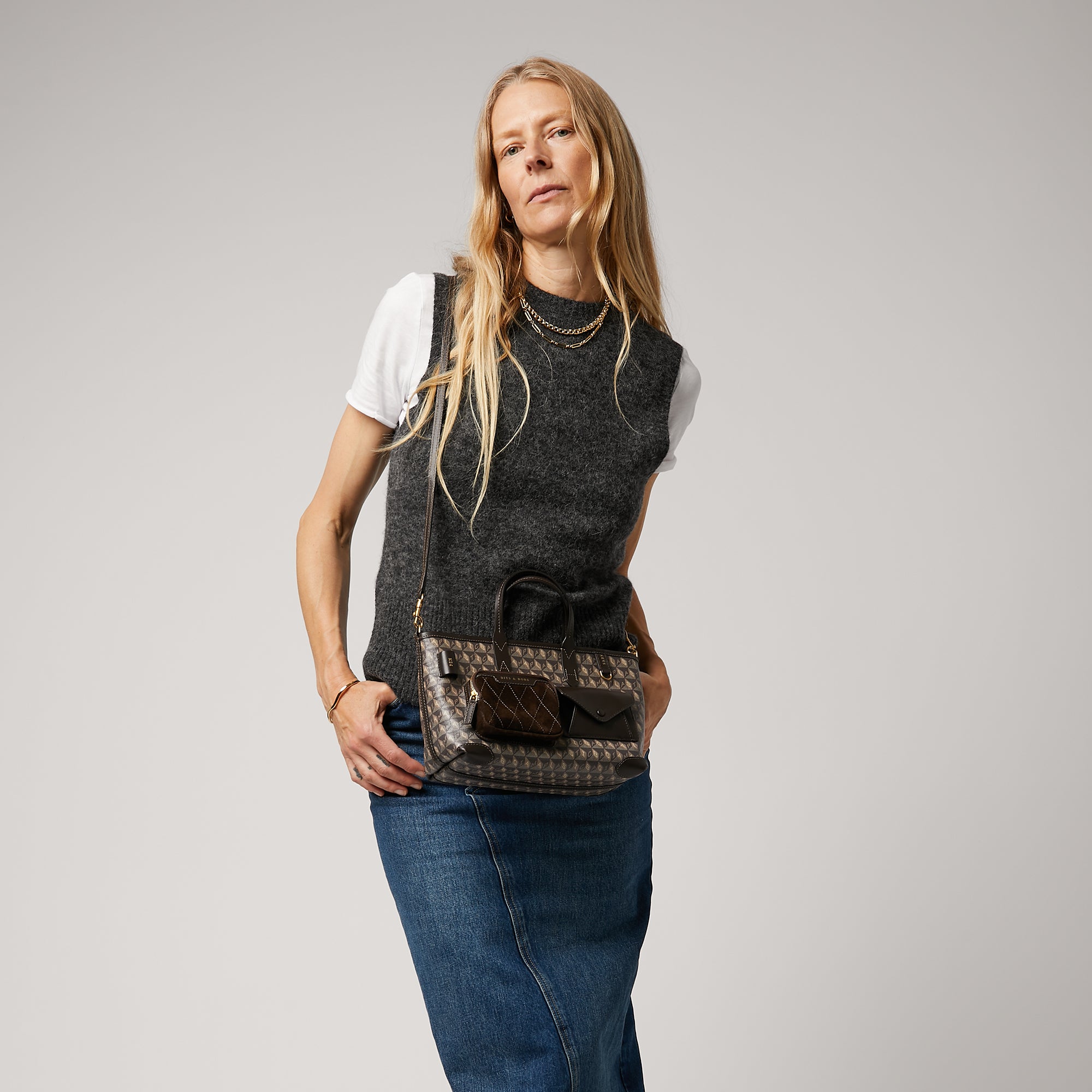 「I AM A Plastic Bag」 XS ポケット トート -

                  
                    Recycled Coated Canvas in Frost -
                  

                  Anya Hindmarch JP
