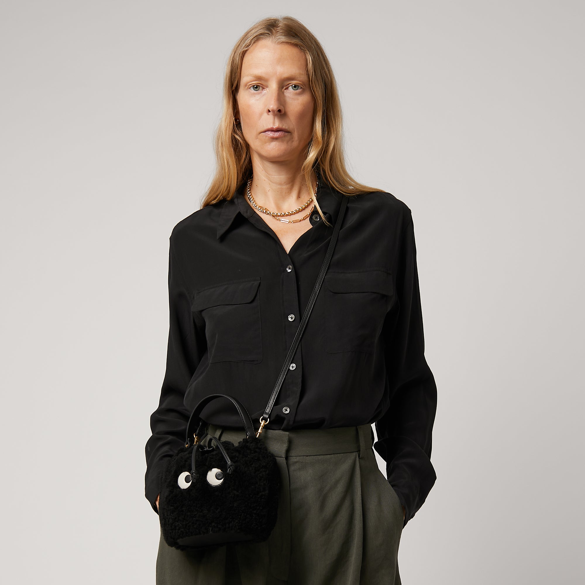 アイズ ドローストリング クロスボディ -

                  
                    Shearling in Black -
                  

                  Anya Hindmarch JP
