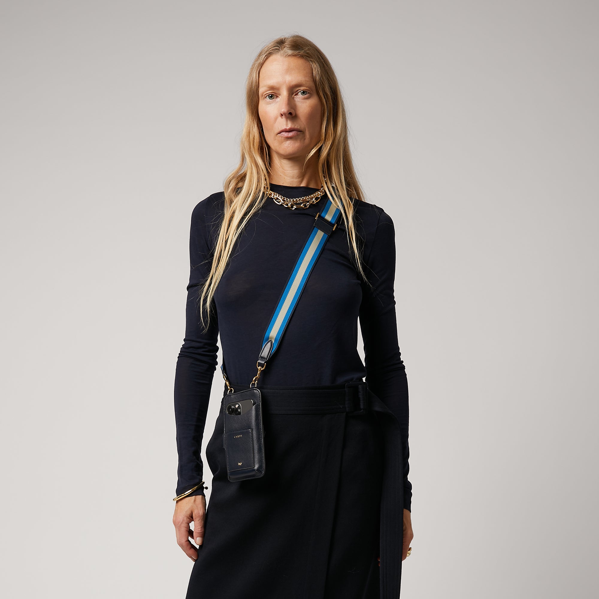 ナストロ スマホ ポーチ -

                  
                    Flat Leather in Marine -
                  

                  Anya Hindmarch JP

