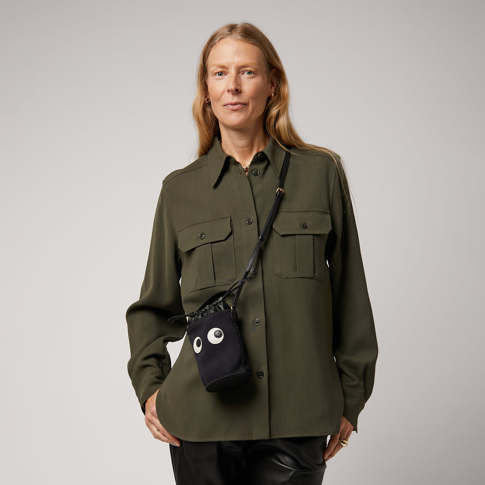 アイズ ミニ クロスボディ -

                  
                    Suede in Black -
                  

                  Anya Hindmarch JP
