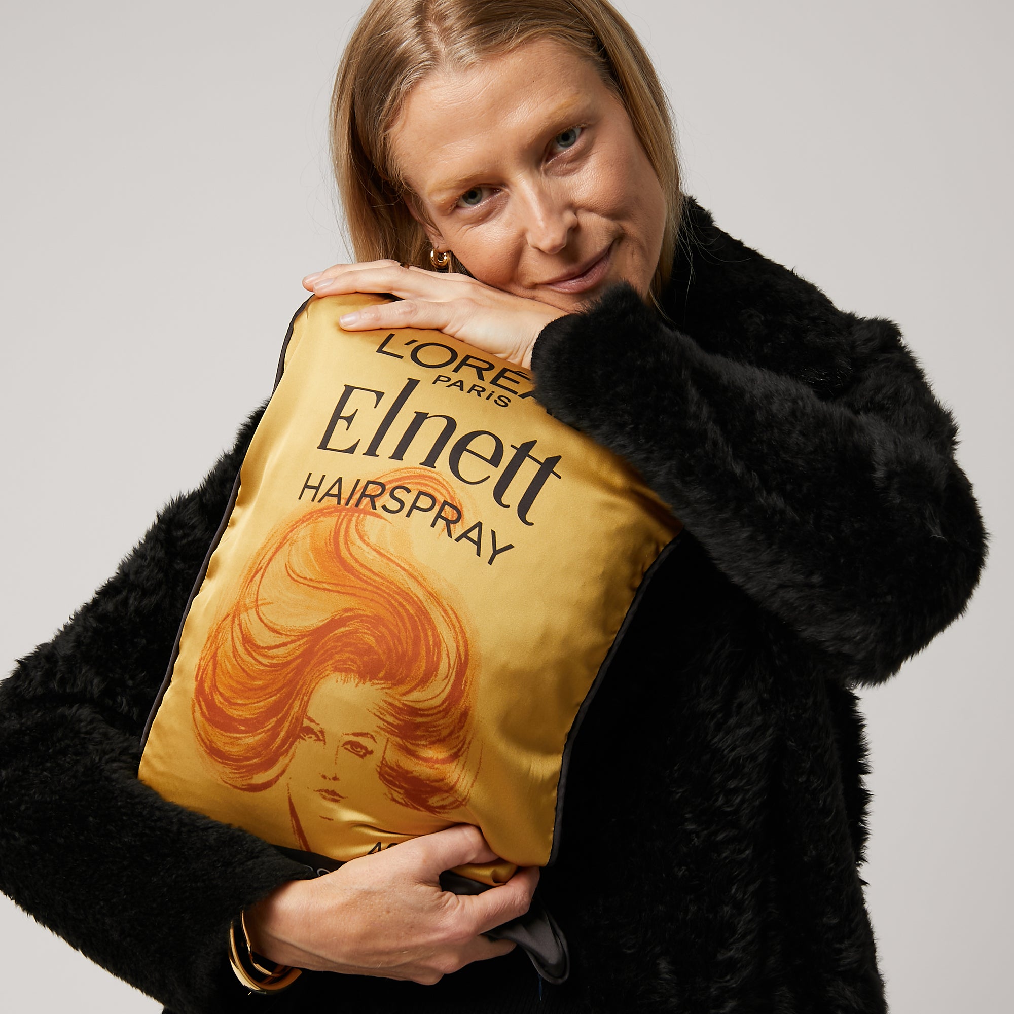 「Elnett」ピロー -

                  
                    Silk in Gold -
                  

                  Anya Hindmarch JP
