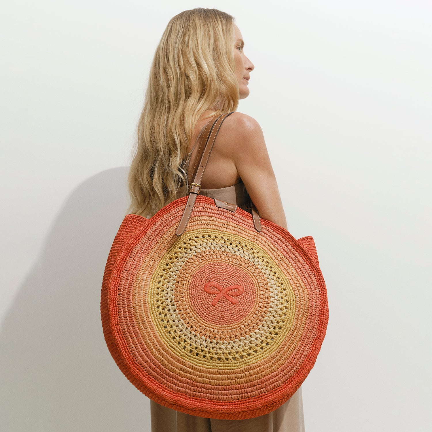 ラフィア ラウンド ボウ トート -

          
            Raffia in Orange/Multi -
          

          Anya Hindmarch JP
