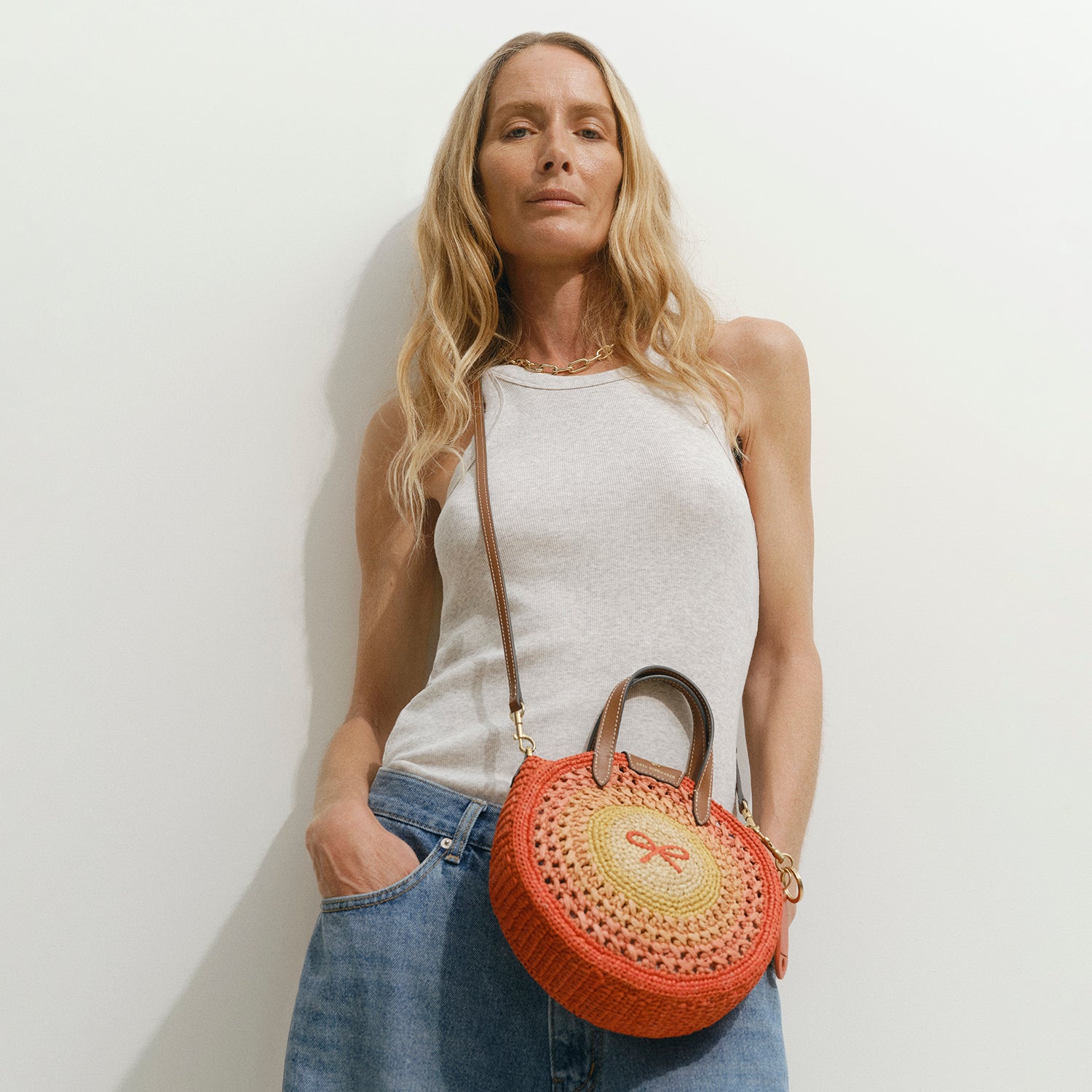ラフィア ラウンド ボウ スモール クロスボディ トート -

          
            Raffia in Orange/Multi -
          

          Anya Hindmarch JP
