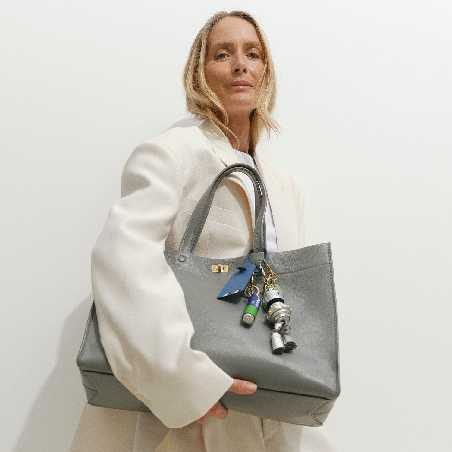 モティマー トート -

          
            Shiny Calf in Shadow -
          

          Anya Hindmarch JP
