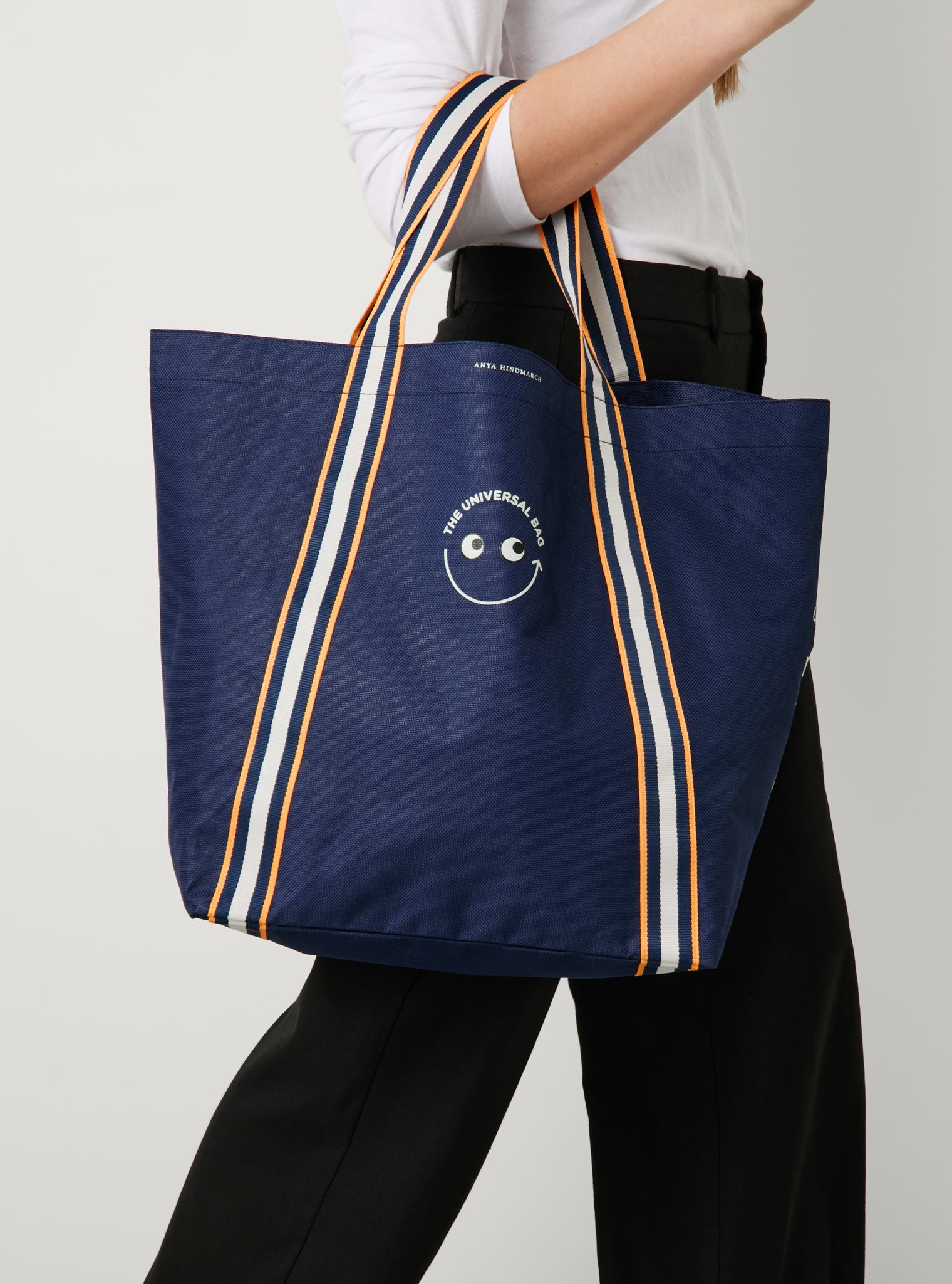 Universal Bag「TASTE」 -

          
            Navy Recylcled Plastic -
          

          Anya Hindmarch JP
