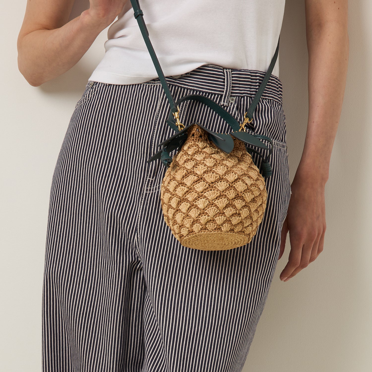 Pineapple クロスボディ -

          
            Raffia in Natural -
          

          Anya Hindmarch JP
