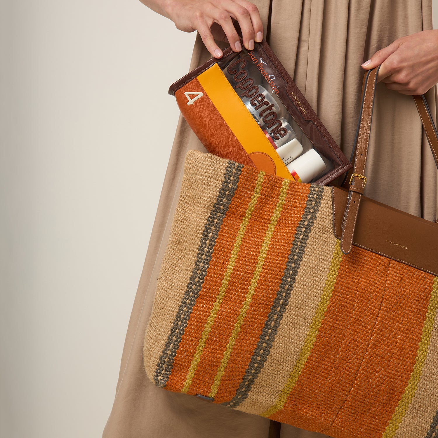 Anya Brands「Coppertone」ポーチ -

          
            Shiny Capra in Clear -
          

          Anya Hindmarch JP
