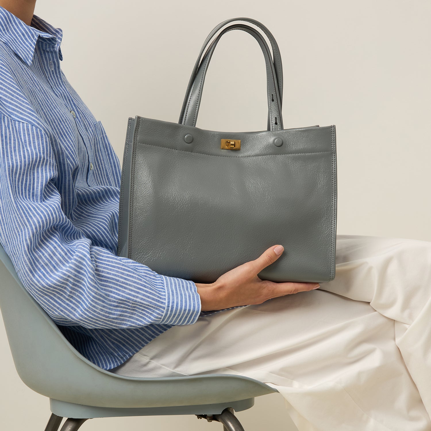モティマー スモール・トート -

          
            Shiny Calf in Shadow -
          

          Anya Hindmarch JP
