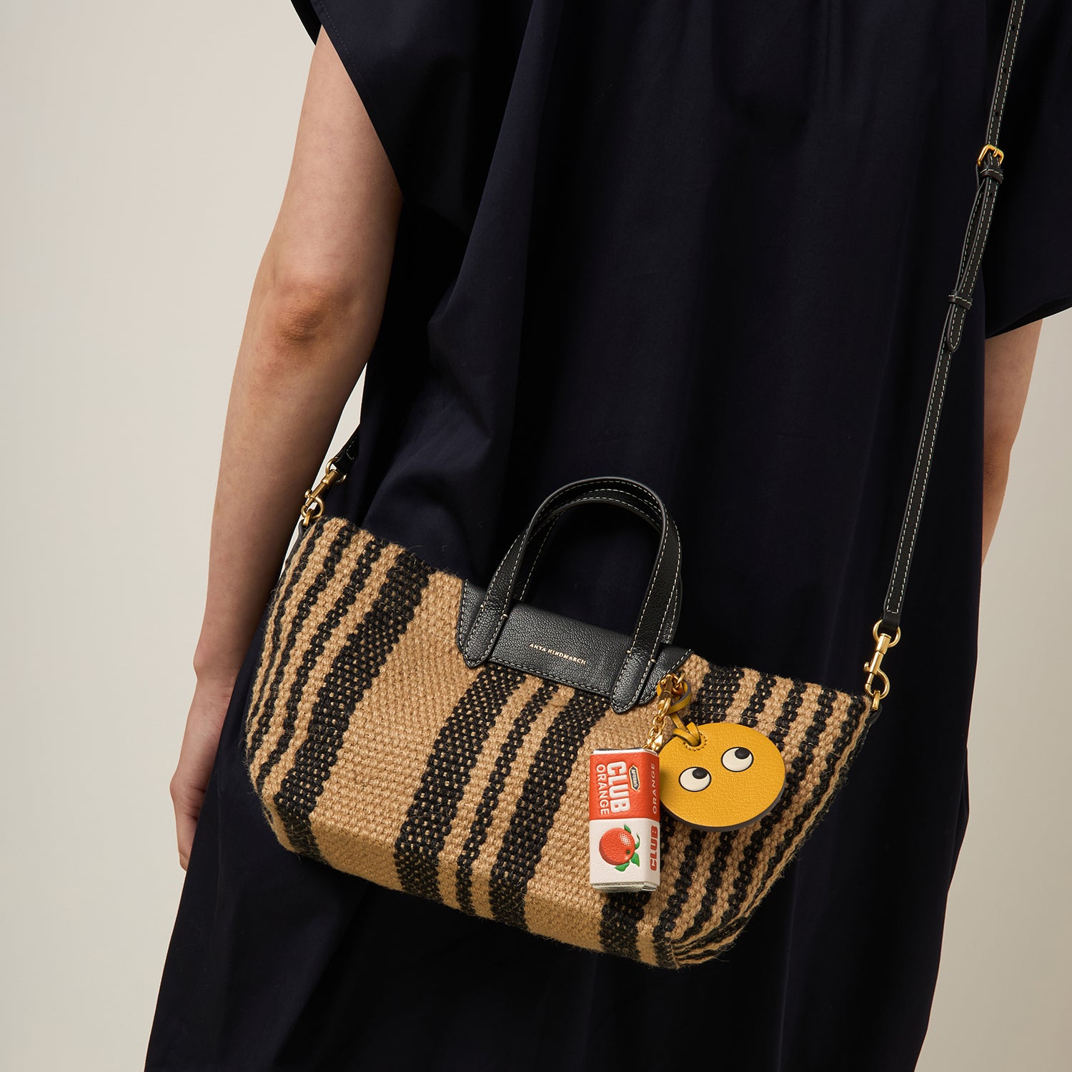 「McVitie's Club Orange」チャーム -

          
            Shiny Capra in Clementine -
          

          Anya Hindmarch JP
