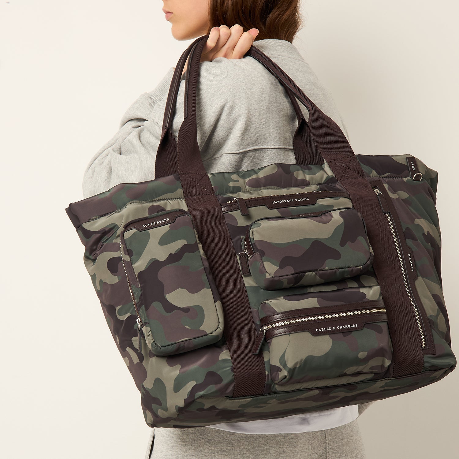 トラベル・トート -

          
            Recycled Nylon in Camouflage -
          

          Anya Hindmarch JP
