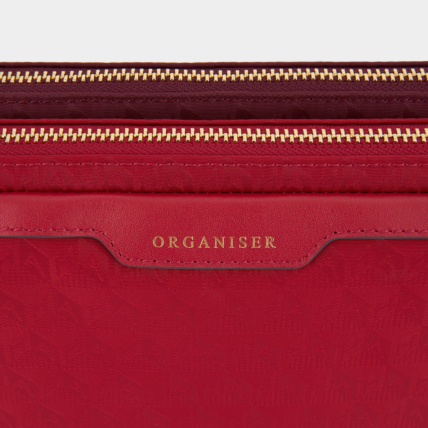 A5 オーガナイザー デュオ ポーチ -

          
            AH Logo Nylon in Red -
          

          Anya Hindmarch JP

