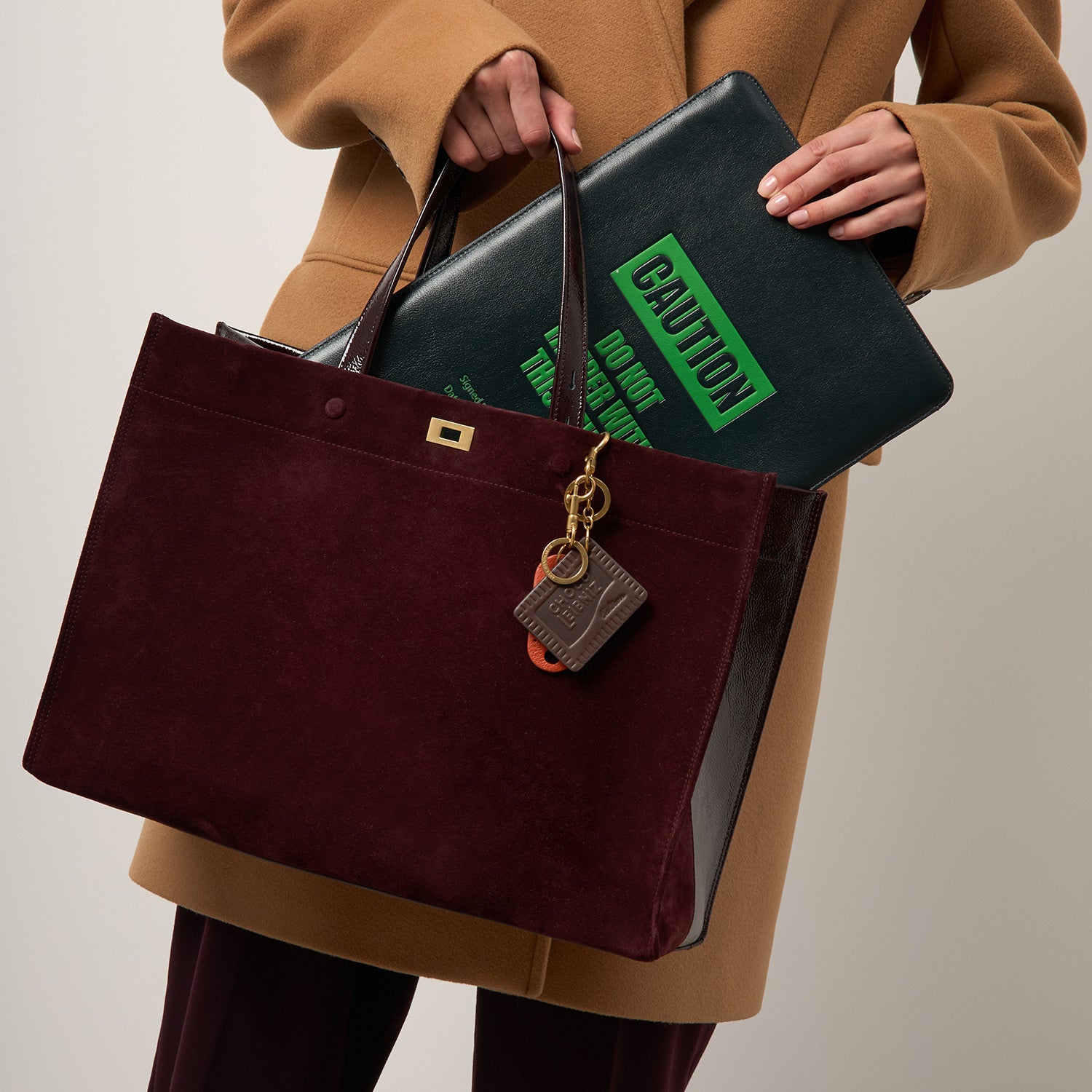 「Choco Leibniz」チャーム -

          
            Shiny Capra in Chocolate -
          

          Anya Hindmarch JP
