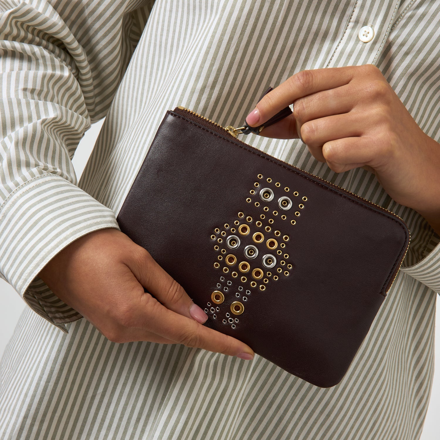 アイレット・キャラクター・ジップ・ルースポケット -

          
            Smooth Leather in Grape Purple -
          

          Anya Hindmarch JP

