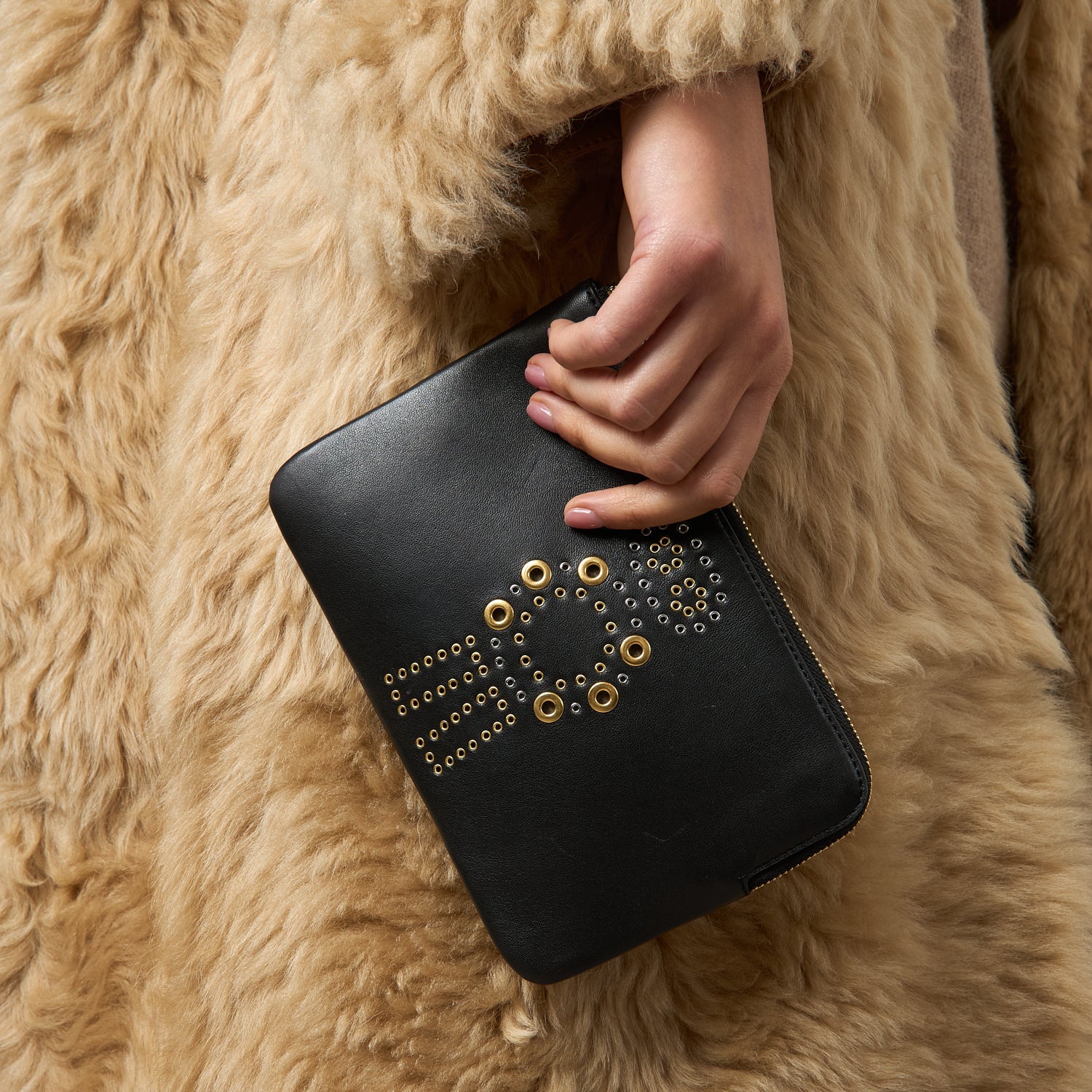 アイレット・キャラクター・ジップ・ルースポケット -

          
            Smooth Leather in Black -
          

          Anya Hindmarch JP
