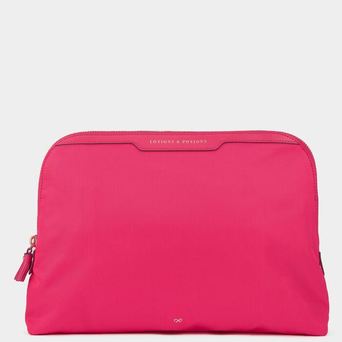 「Lotions and Potions」ポーチ -

                  
                    Recycled Nylon with PU in Hot Pink -
                  

                  Anya Hindmarch JP

