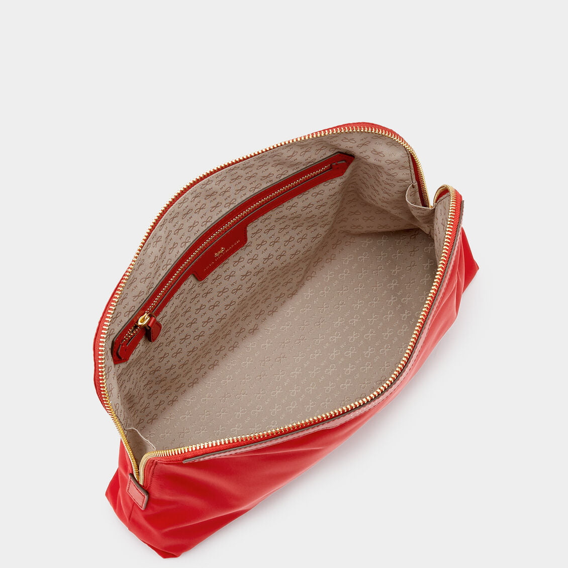 「Lotions and Potions」ポーチ -

                  
                    Recycled Nylon with PU in Red -
                  

                  Anya Hindmarch JP
