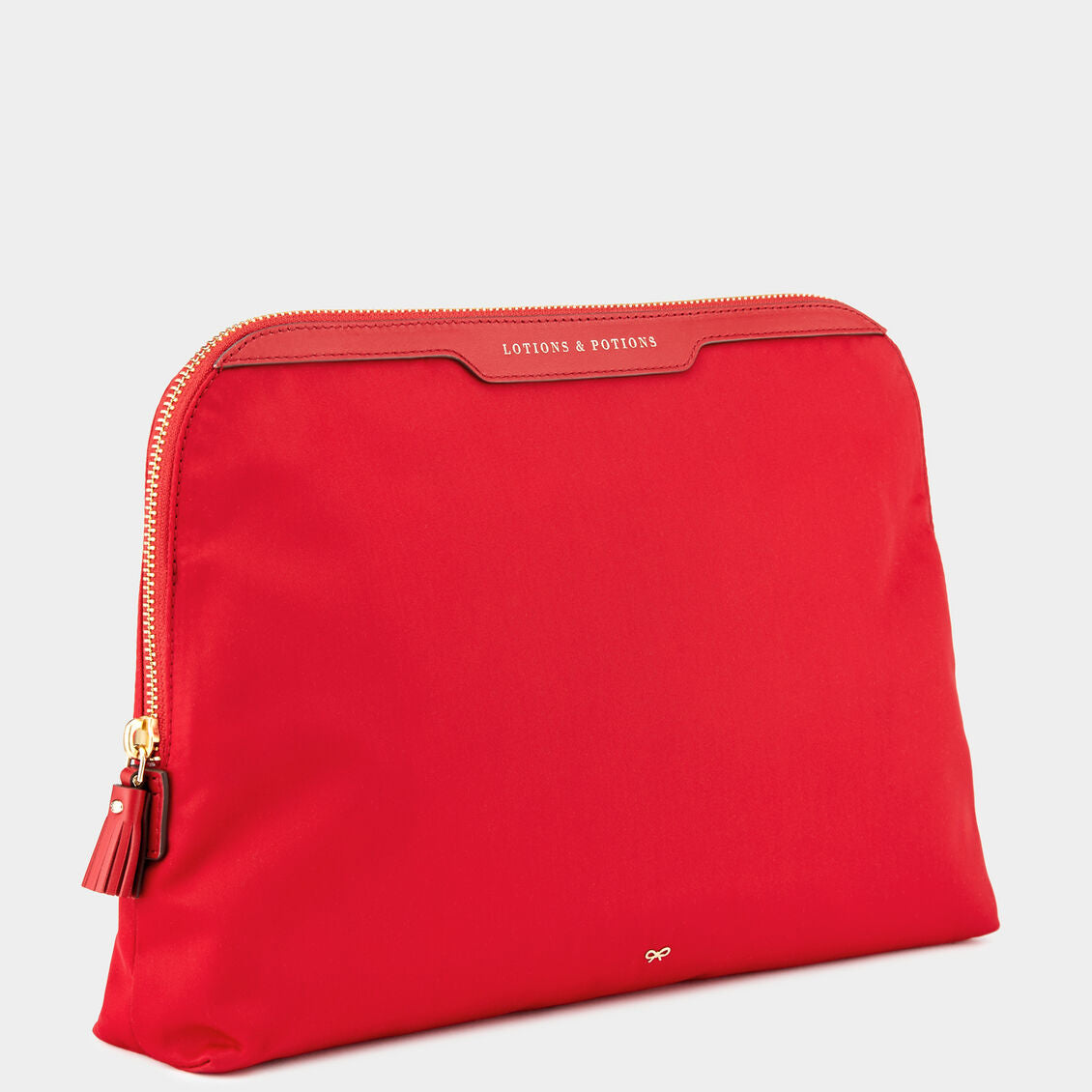 「Lotions and Potions」ポーチ -

                  
                    Recycled Nylon with PU in Red -
                  

                  Anya Hindmarch JP
