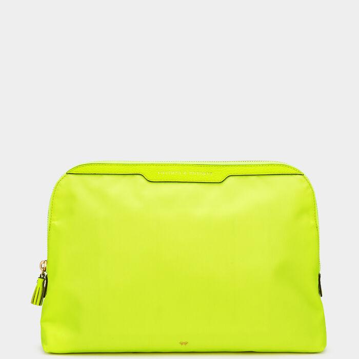 「Lotions and Potions」ポーチ -

                  
                    Nylon in Neon Yellow (Tumbled Calf) -
                  

                  Anya Hindmarch JP
