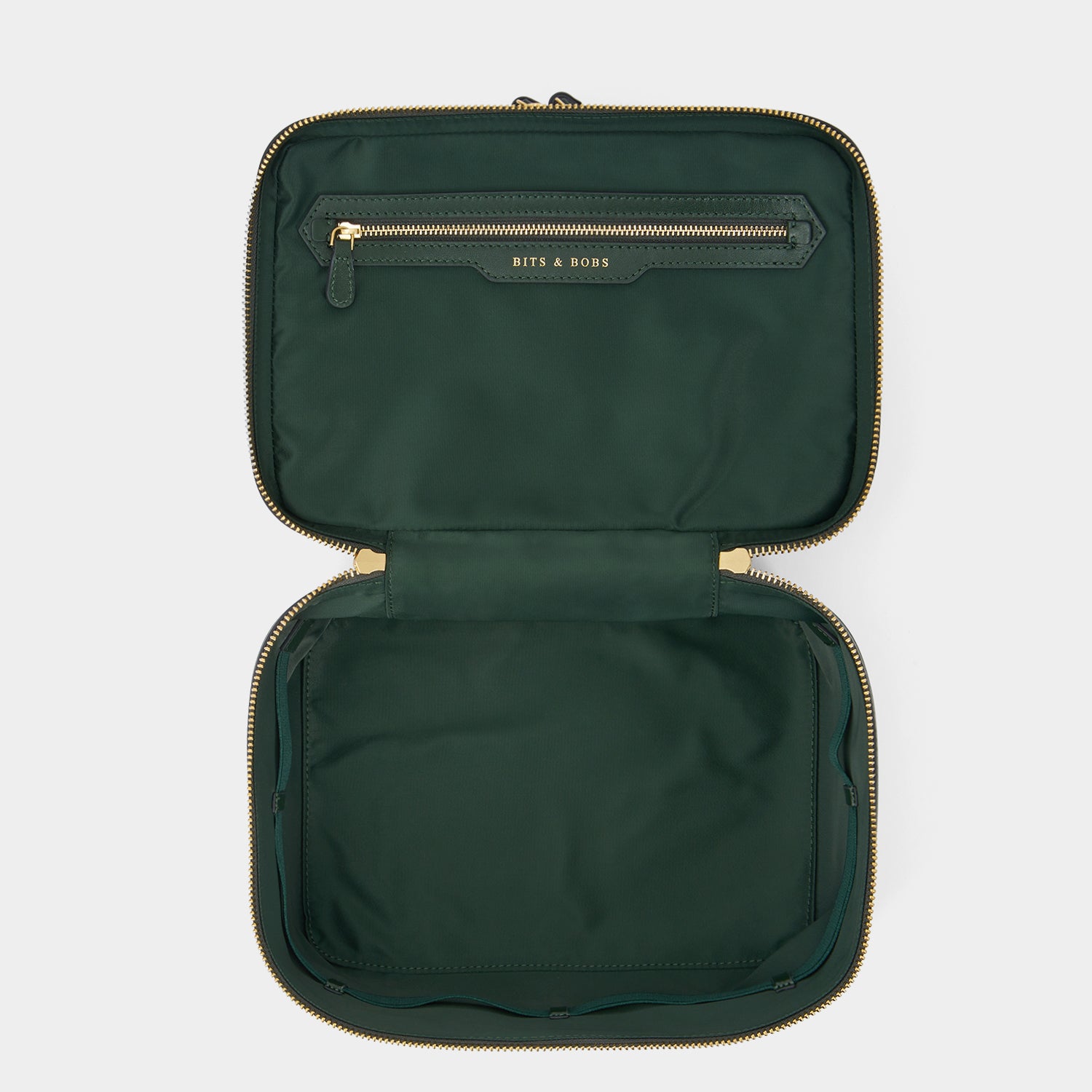 ロゴ バニティー キット -

          
            AH Logo Nylon in Dark Holly -
          

          Anya Hindmarch JP
