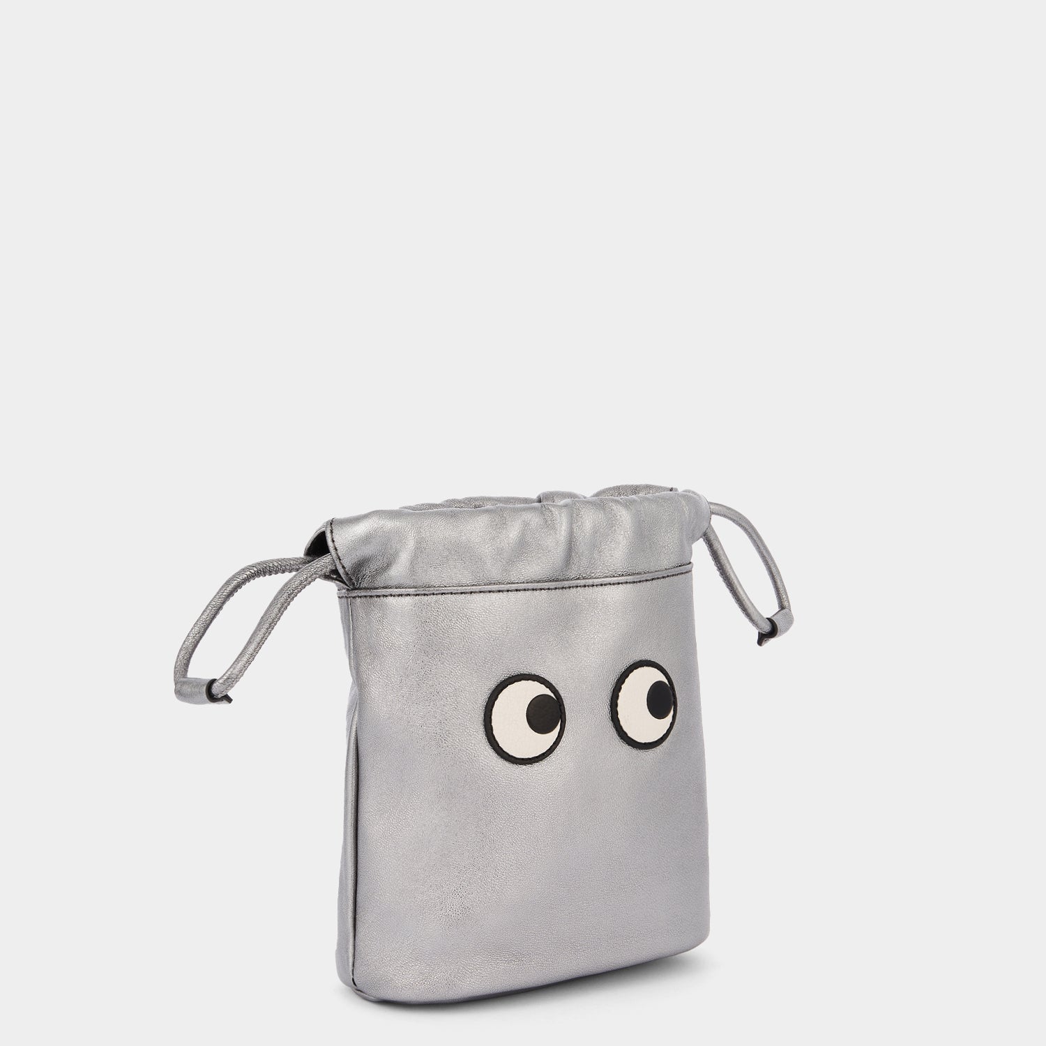アイズ ドローストリング ポーチ -

                  
                    Metallic Nappa in Steel -
                  

                  Anya Hindmarch JP
