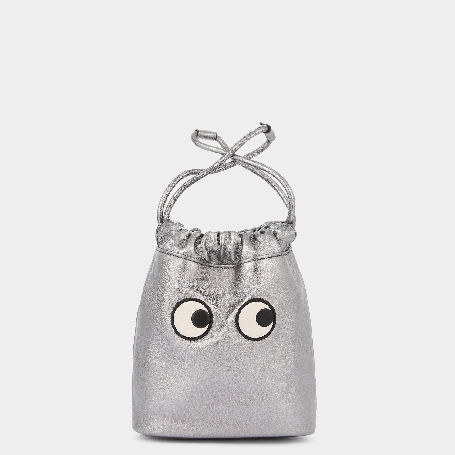アイズ ドローストリング ポーチ -

                  
                    Metallic Nappa in Steel -
                  

                  Anya Hindmarch JP
