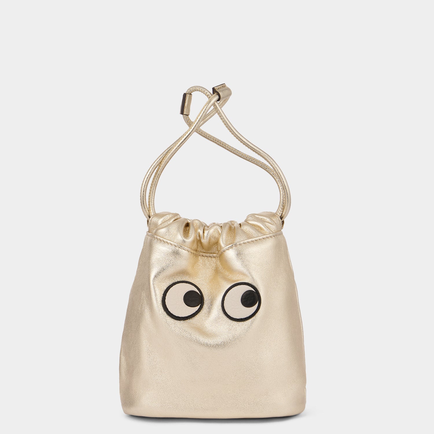 アイズ ドローストリング ポーチ -

                  
                    Metallic Nappa in Light Gold -
                  

                  Anya Hindmarch JP
