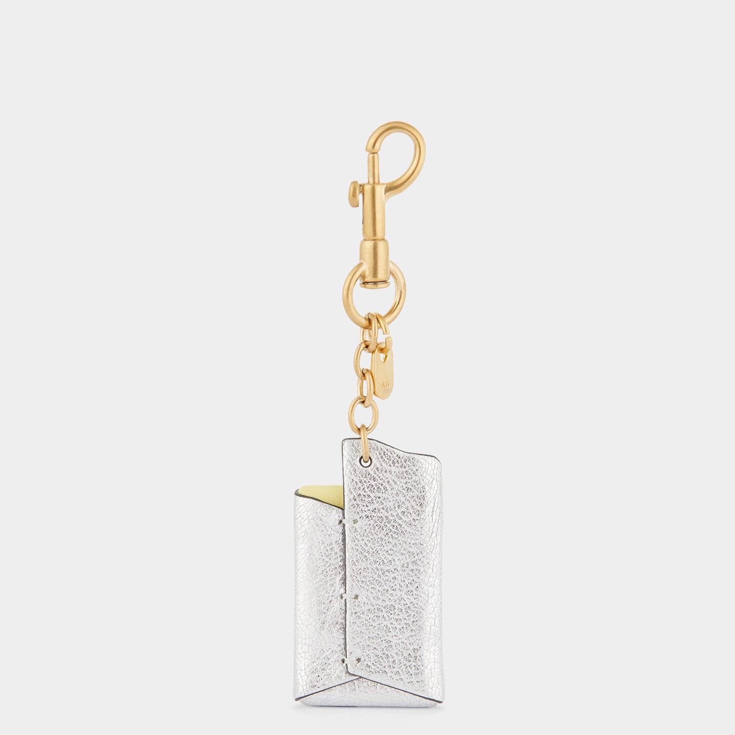 「ルアーパック」バター チャーム -

                  
                    Soft Metallic Capra in Silver -
                  

                  Anya Hindmarch JP
