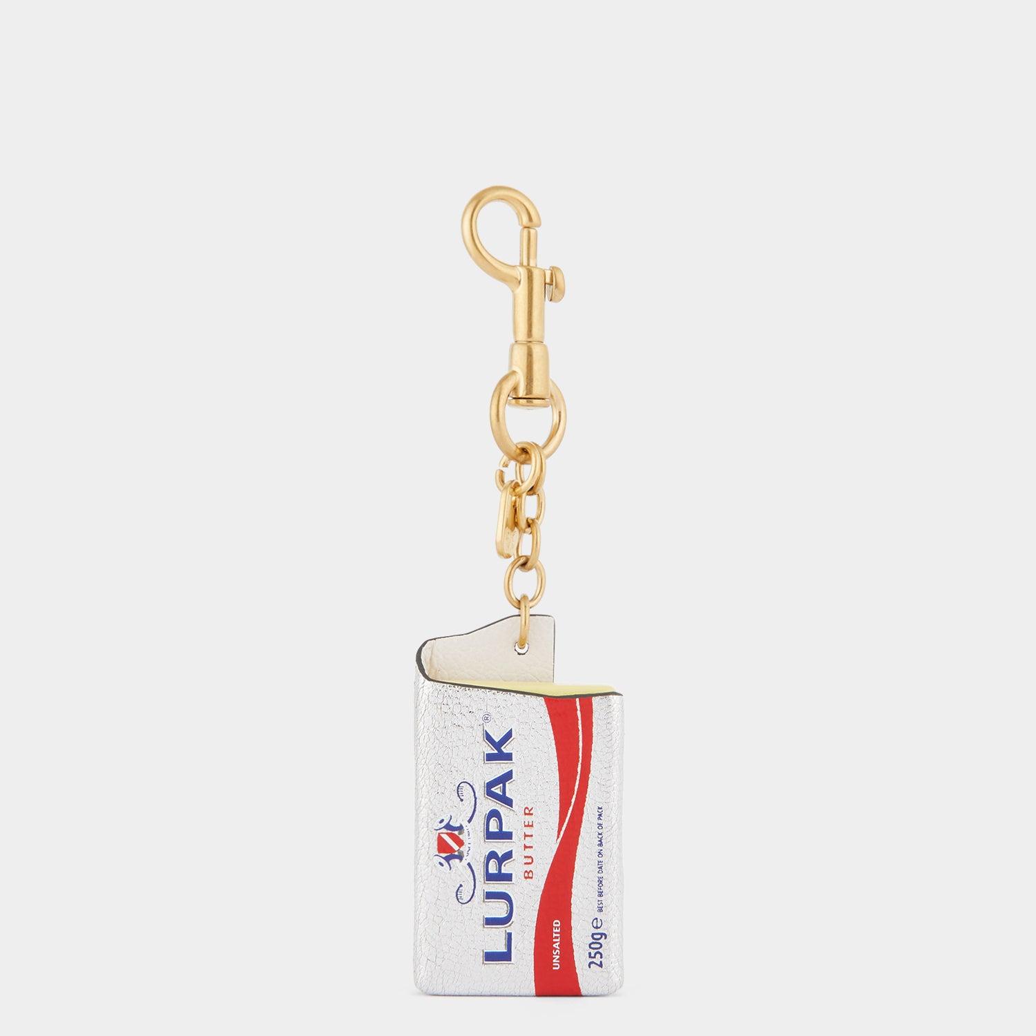 「ルアーパック」バター チャーム -

                  
                    Soft Metallic Capra in Silver -
                  

                  Anya Hindmarch JP
