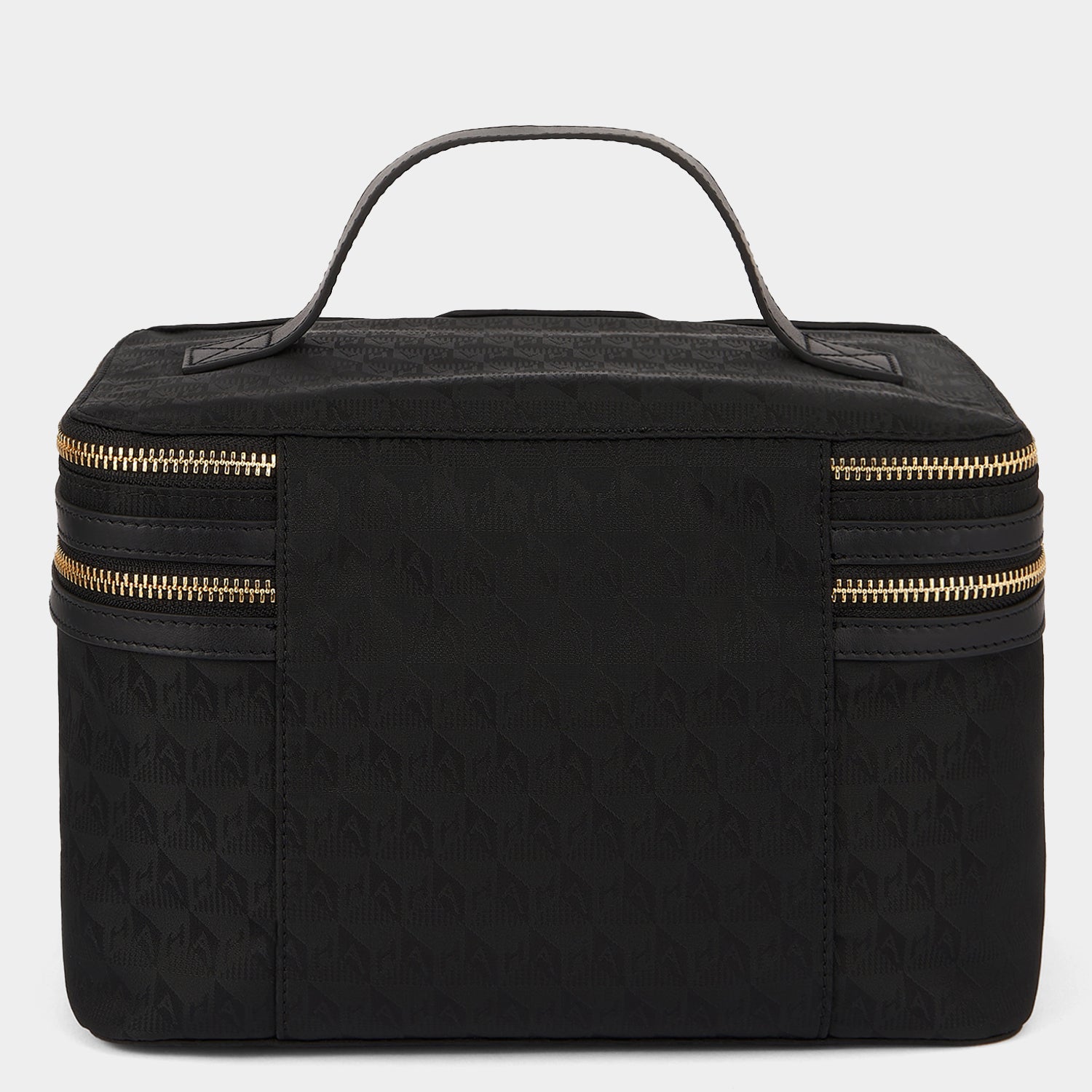 ロゴ バニティー キット -

          
            AH Logo Nylon in Black -
          

          Anya Hindmarch JP
