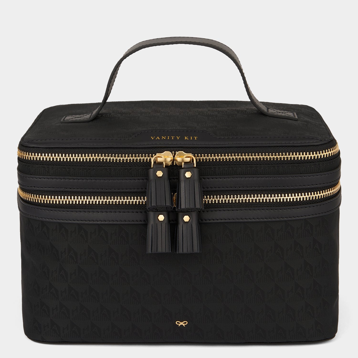 ロゴ バニティー キット -

          
            AH Logo Nylon in Black -
          

          Anya Hindmarch JP
