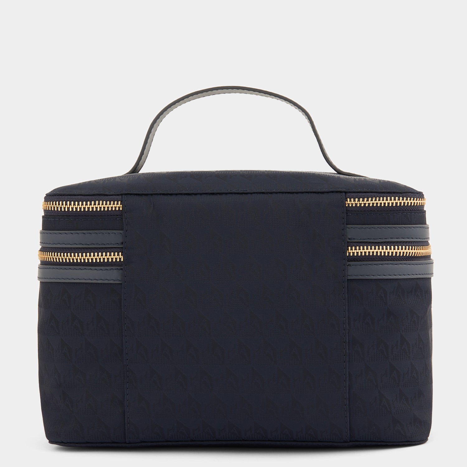 AH ロゴ バニティー キット -

                  
                    AH Logo Nylon in Marine -
                  

                  Anya Hindmarch JP

