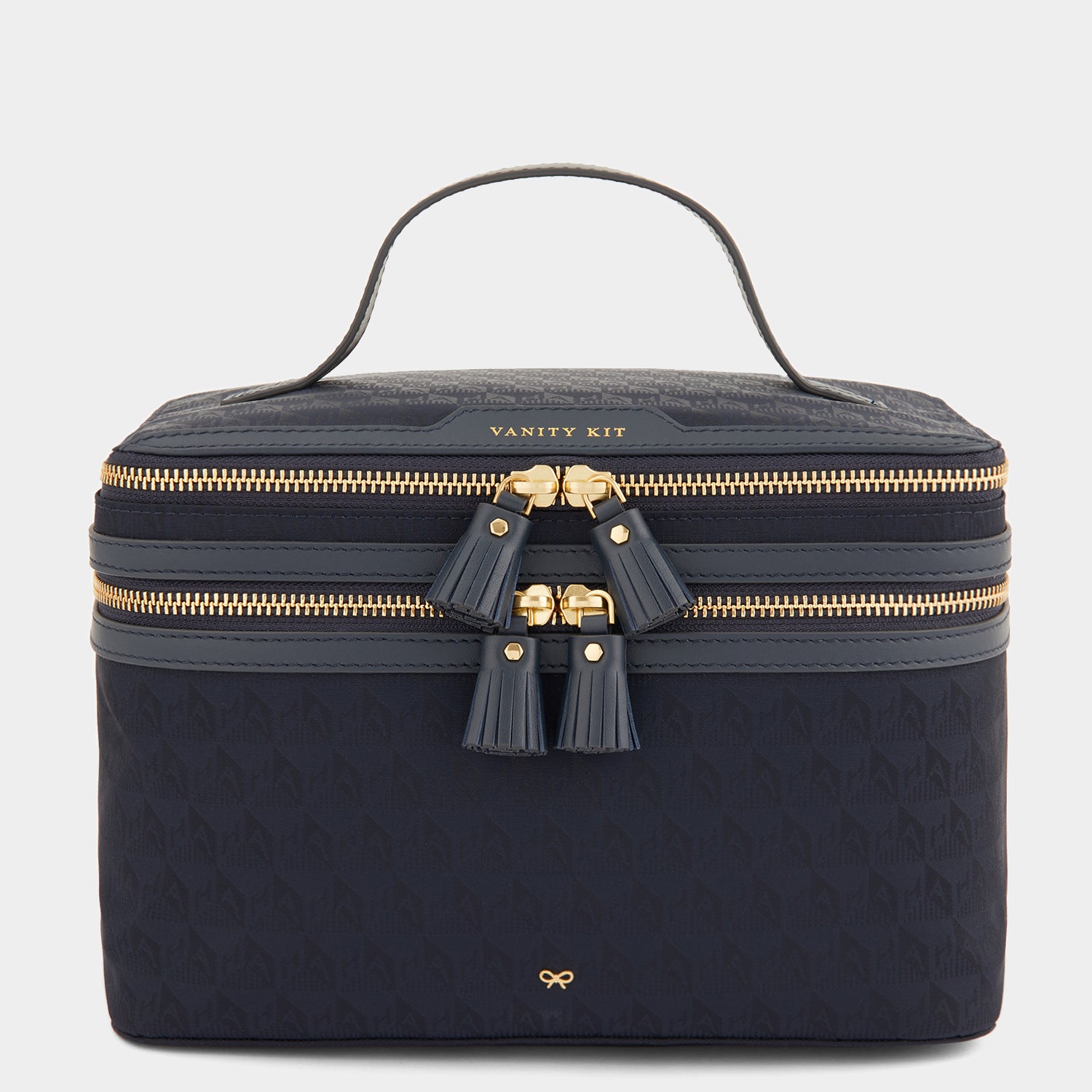 ロゴ バニティー キット -

                  
                    AH Logo Nylon in Marine -
                  

                  Anya Hindmarch JP
