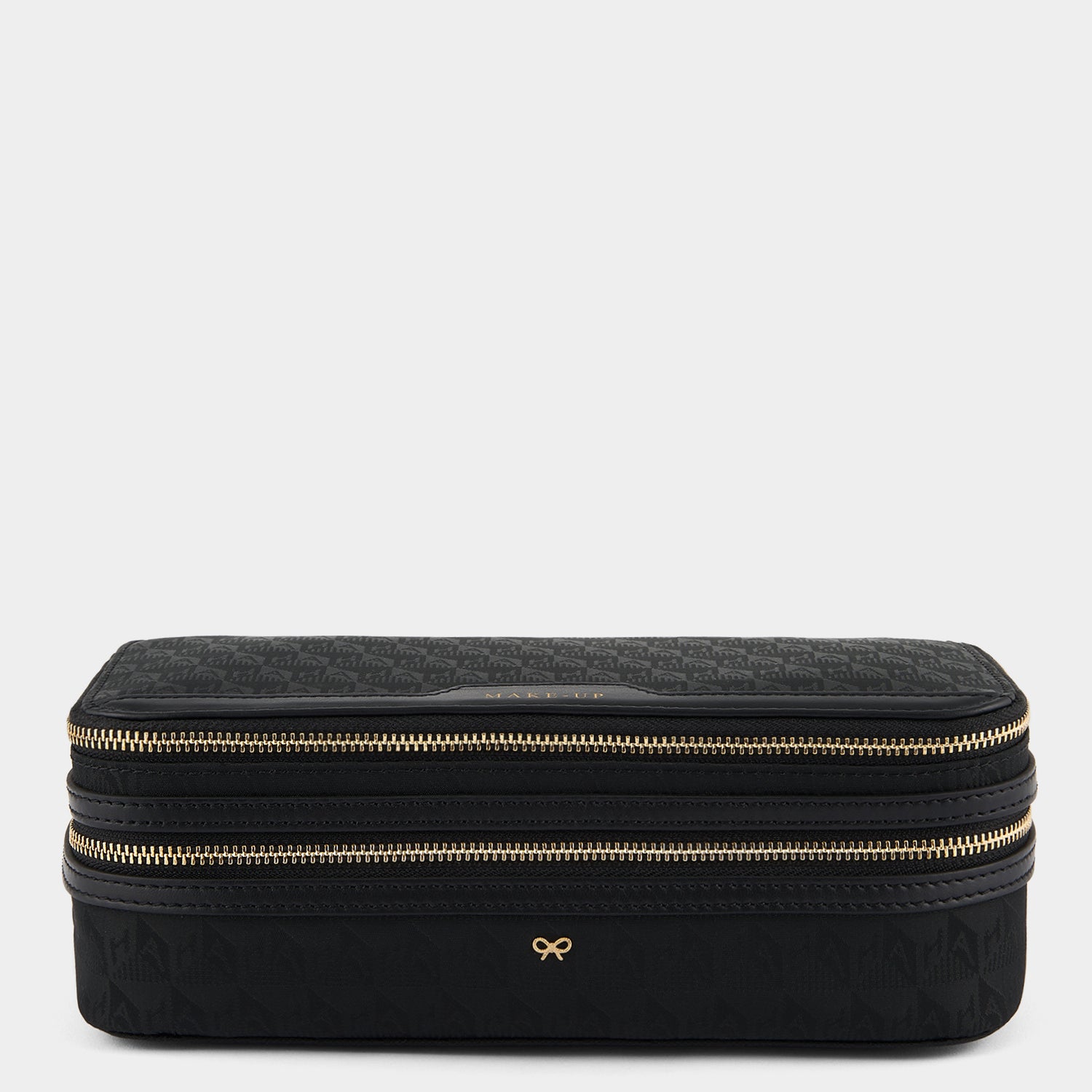 ロゴ メイクアップ ポーチ -

                  
                    AH Logo Nylon in Black -
                  

                  Anya Hindmarch JP
