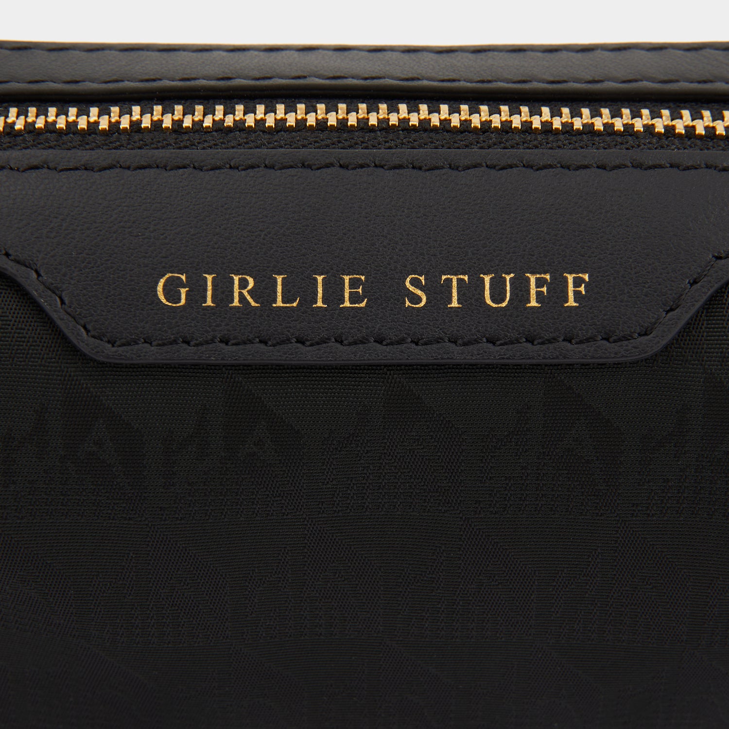 ロゴ ガーリースタッフ ポーチ -

          
            AH Logo Nylon in Black -
          

          Anya Hindmarch JP
