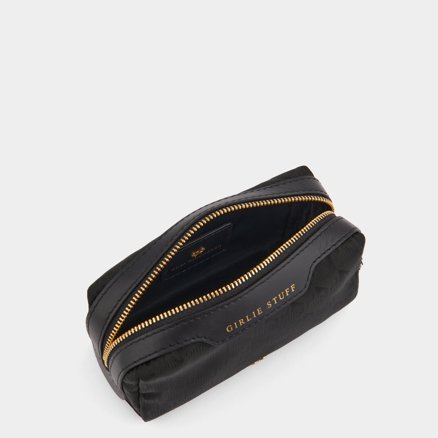 ロゴ ガーリースタッフ ポーチ -

          
            AH Logo Nylon in Black -
          

          Anya Hindmarch JP
