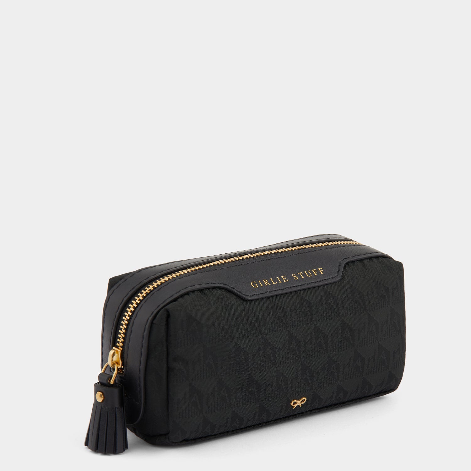 ロゴ ガーリースタッフ ポーチ -

                  
                    AH Logo Nylon in Black -
                  

                  Anya Hindmarch JP
