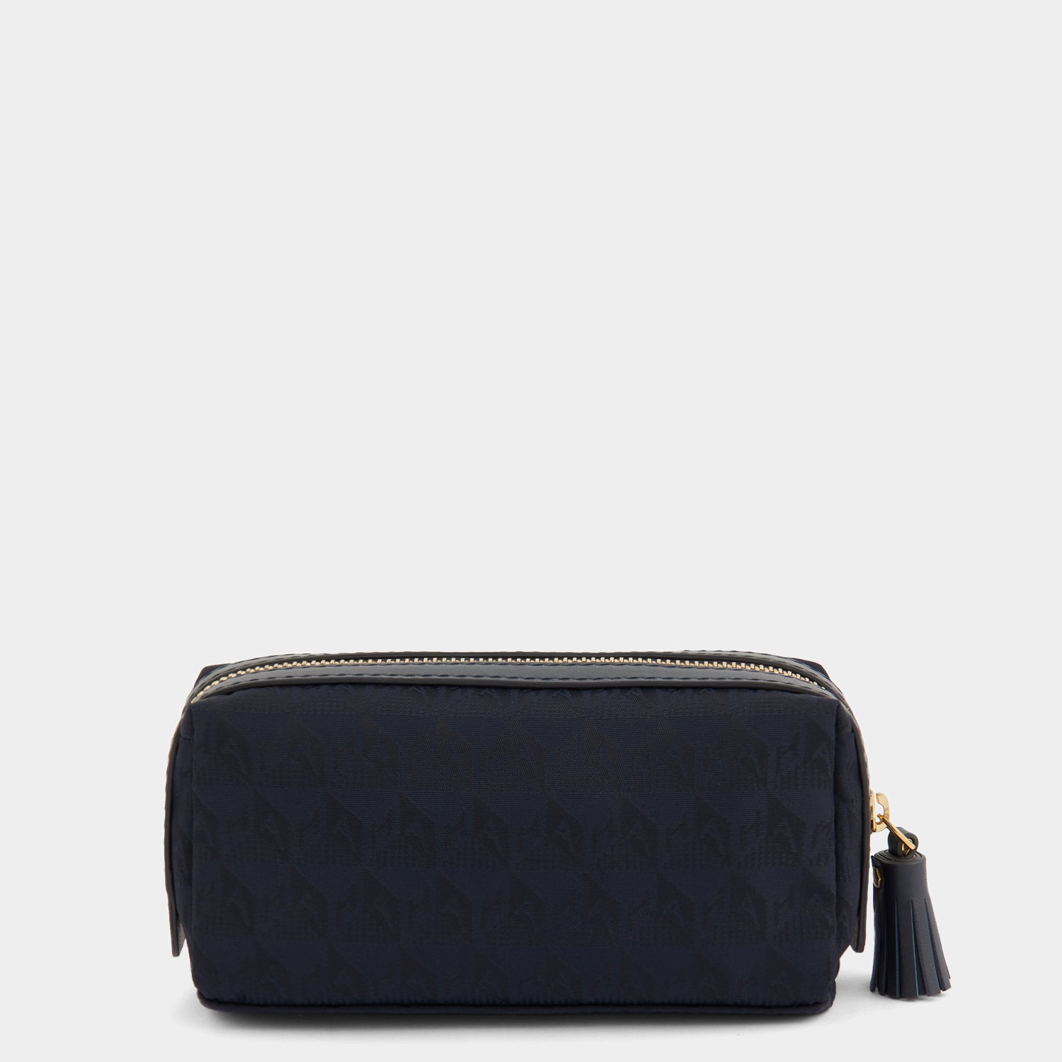 ロゴ ガーリースタッフ ポーチ -

                  
                    AH Logo Nylon in Marine -
                  

                  Anya Hindmarch JP
