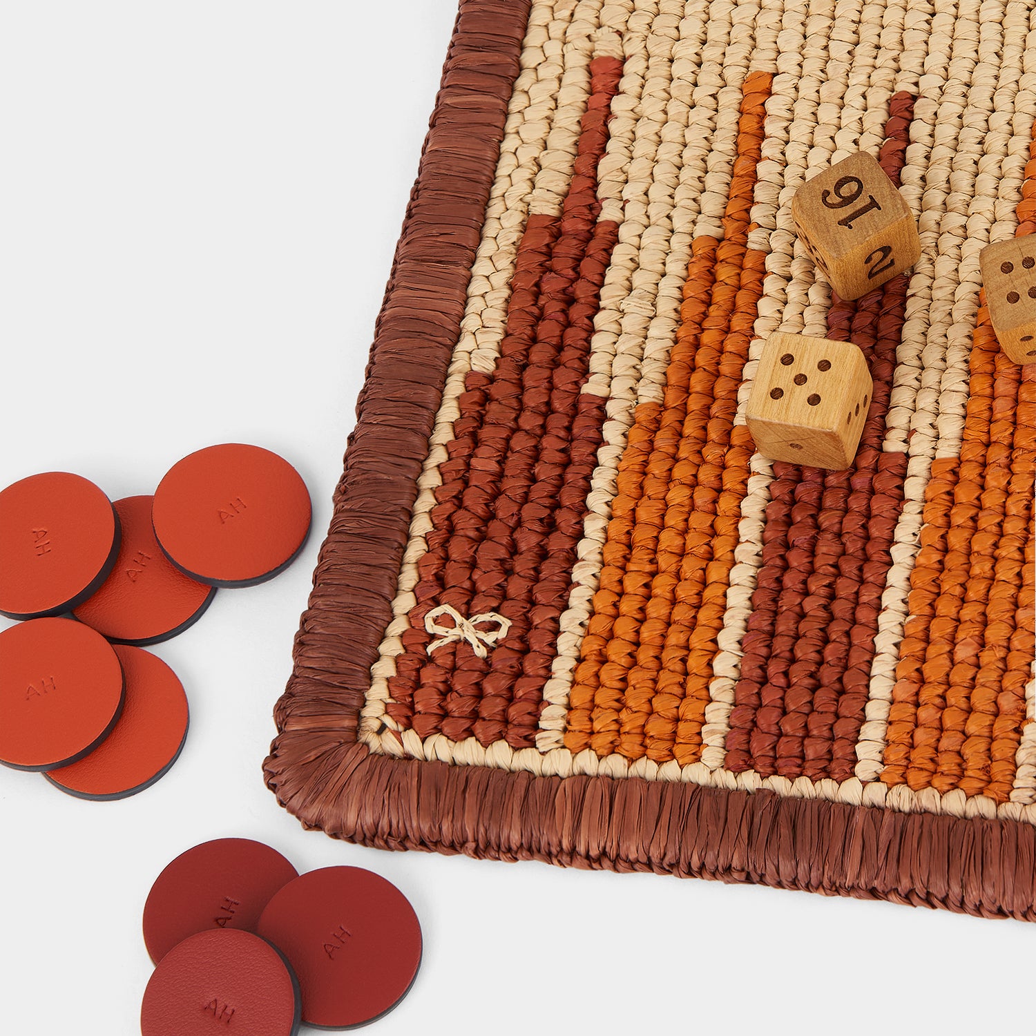 ラフィア バックギャモン ゲームセット -

                  
                    Raffia in Clementine -
                  

                  Anya Hindmarch JP
