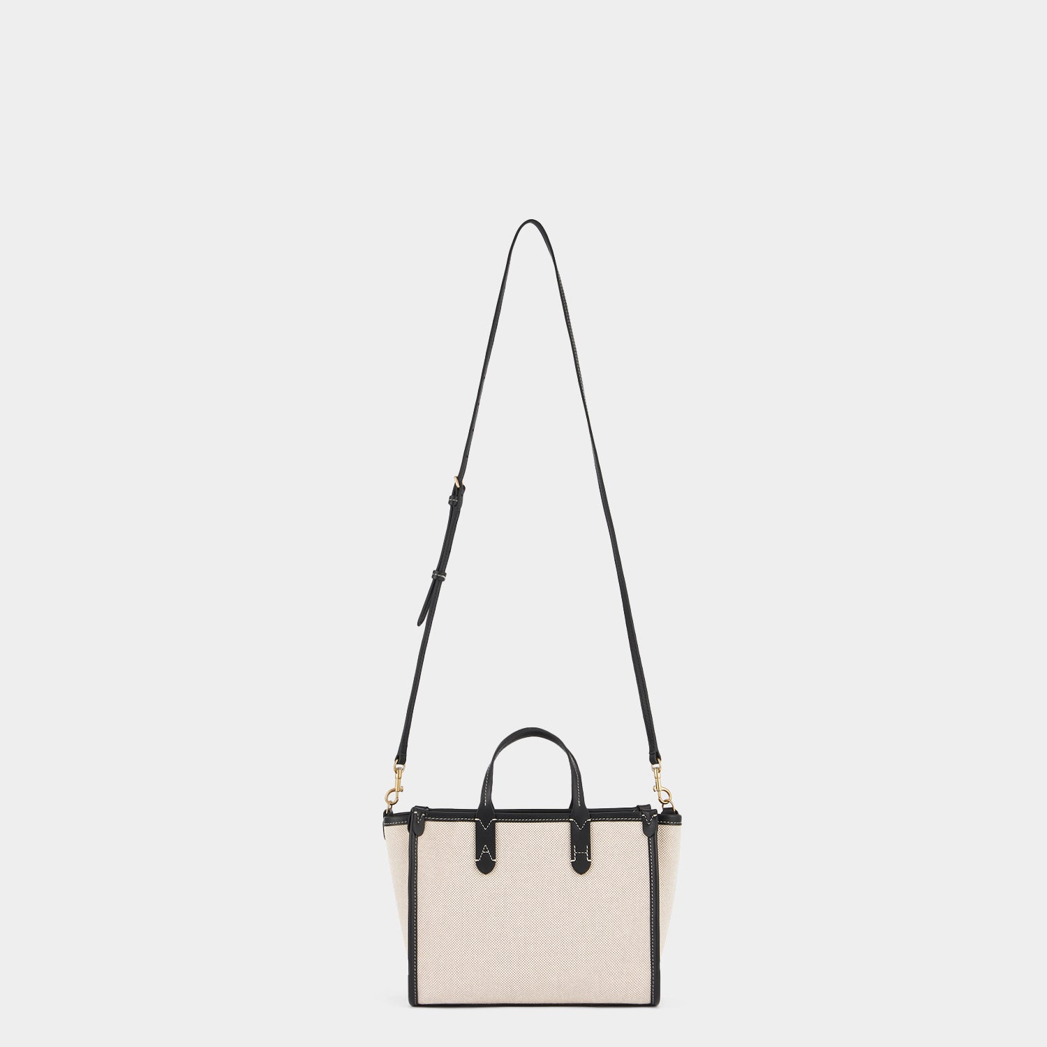 XS ポケット トート -

                  
                    Mixed Canvas in Natural -
                  

                  Anya Hindmarch JP
