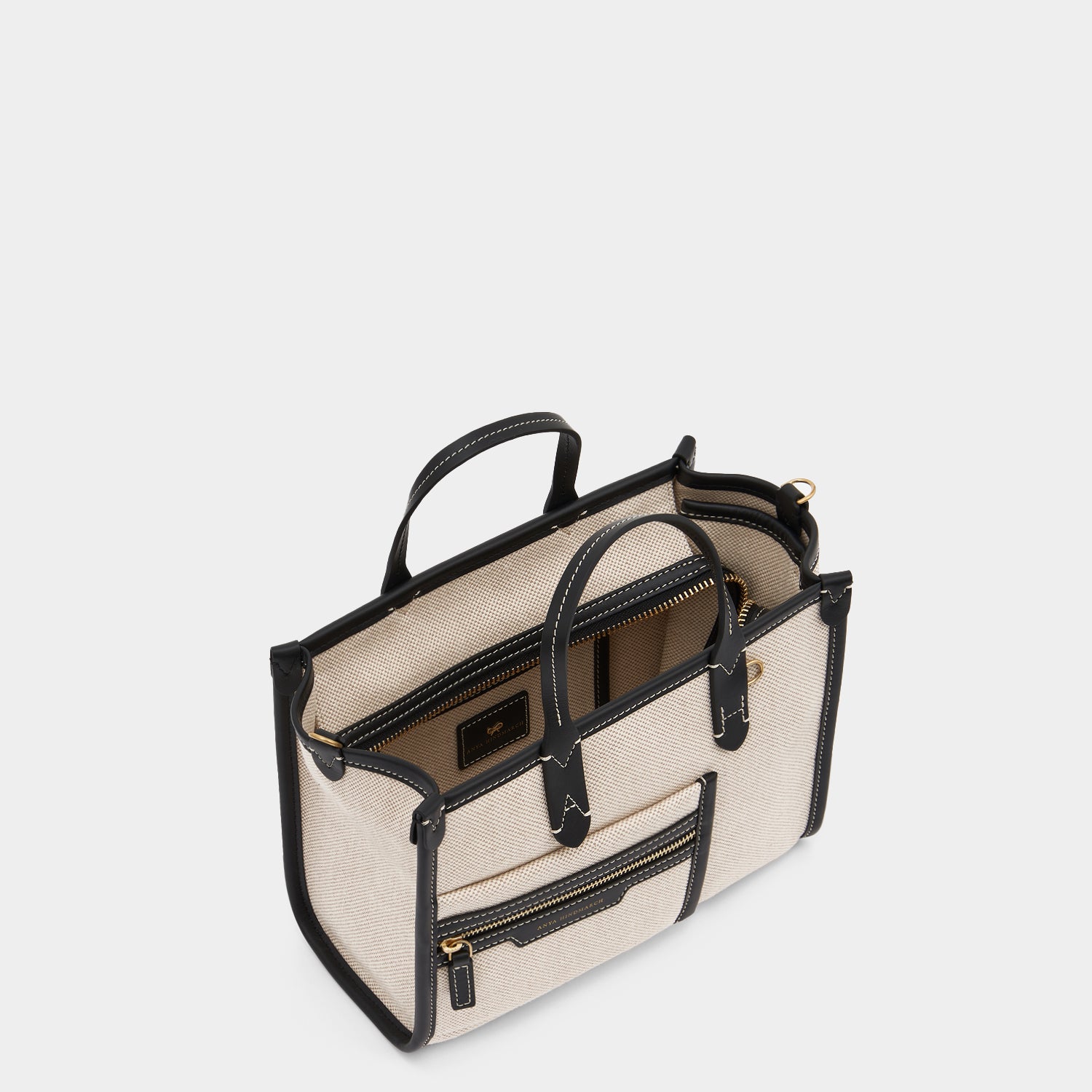 XS ポケット トート -

                  
                    Mixed Canvas in Natural -
                  

                  Anya Hindmarch JP
