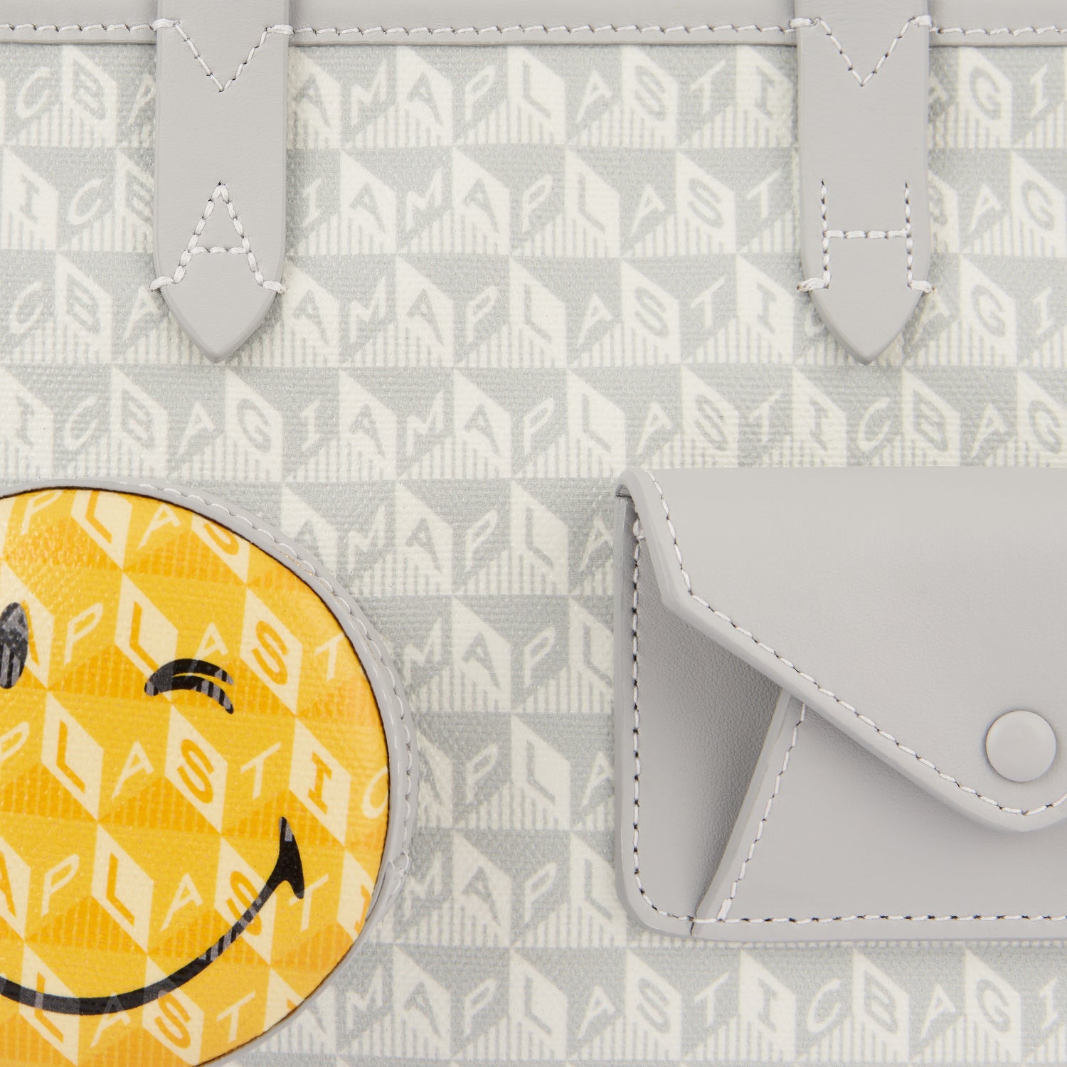 「I AM A Plastic Bag」 XS ウィンク トート -

                  
                    Recycled Coated Canvas in Frost -
                  

                  Anya Hindmarch JP
