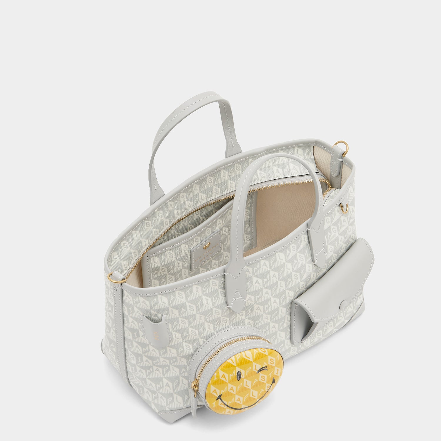 「I AM A Plastic Bag」 XS ウィンク トート -

                  
                    Recycled Coated Canvas in Frost -
                  

                  Anya Hindmarch JP

