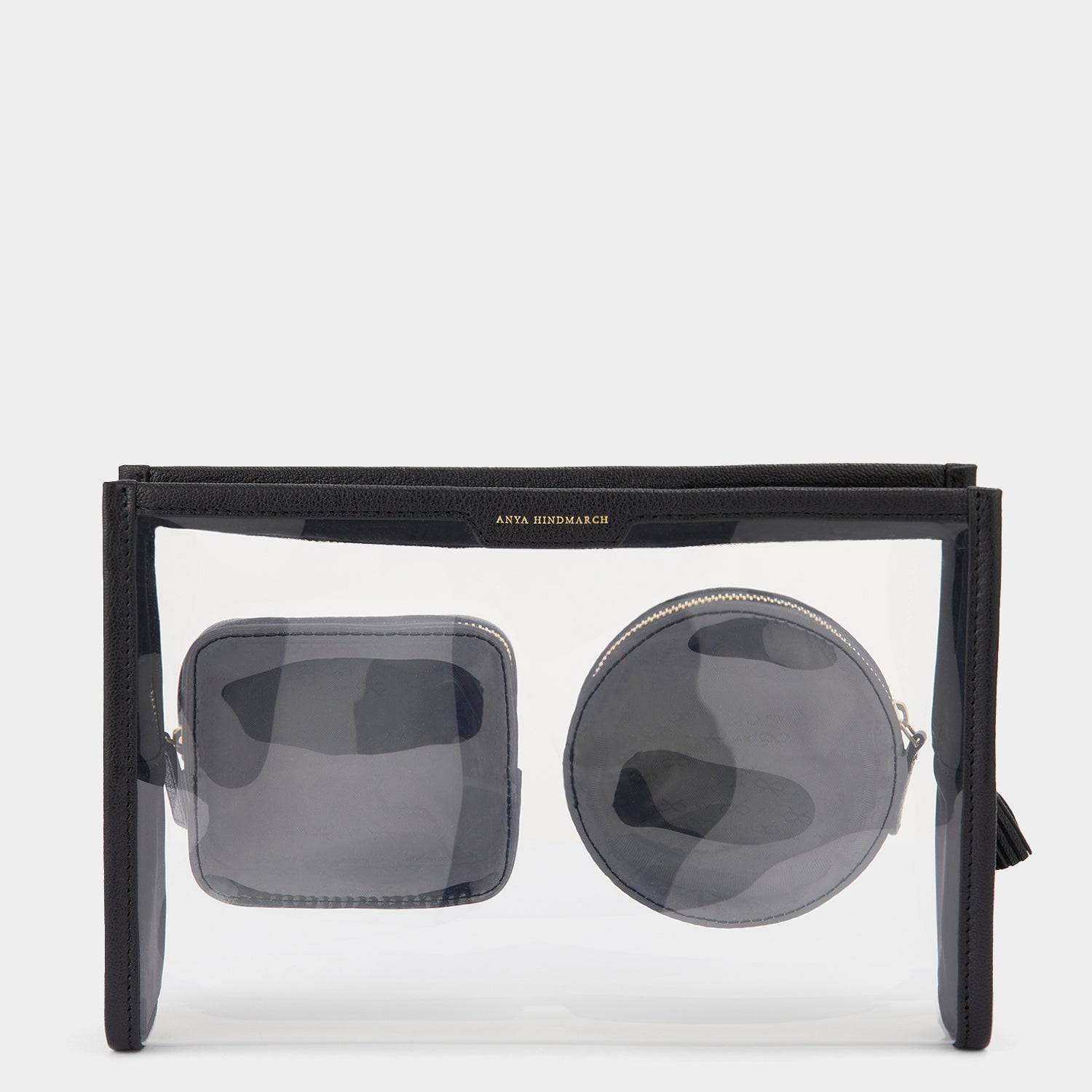 ゴルフ マルチポケット ポーチ -

                  
                    Capra Leather in Black -
                  

                  Anya Hindmarch JP
