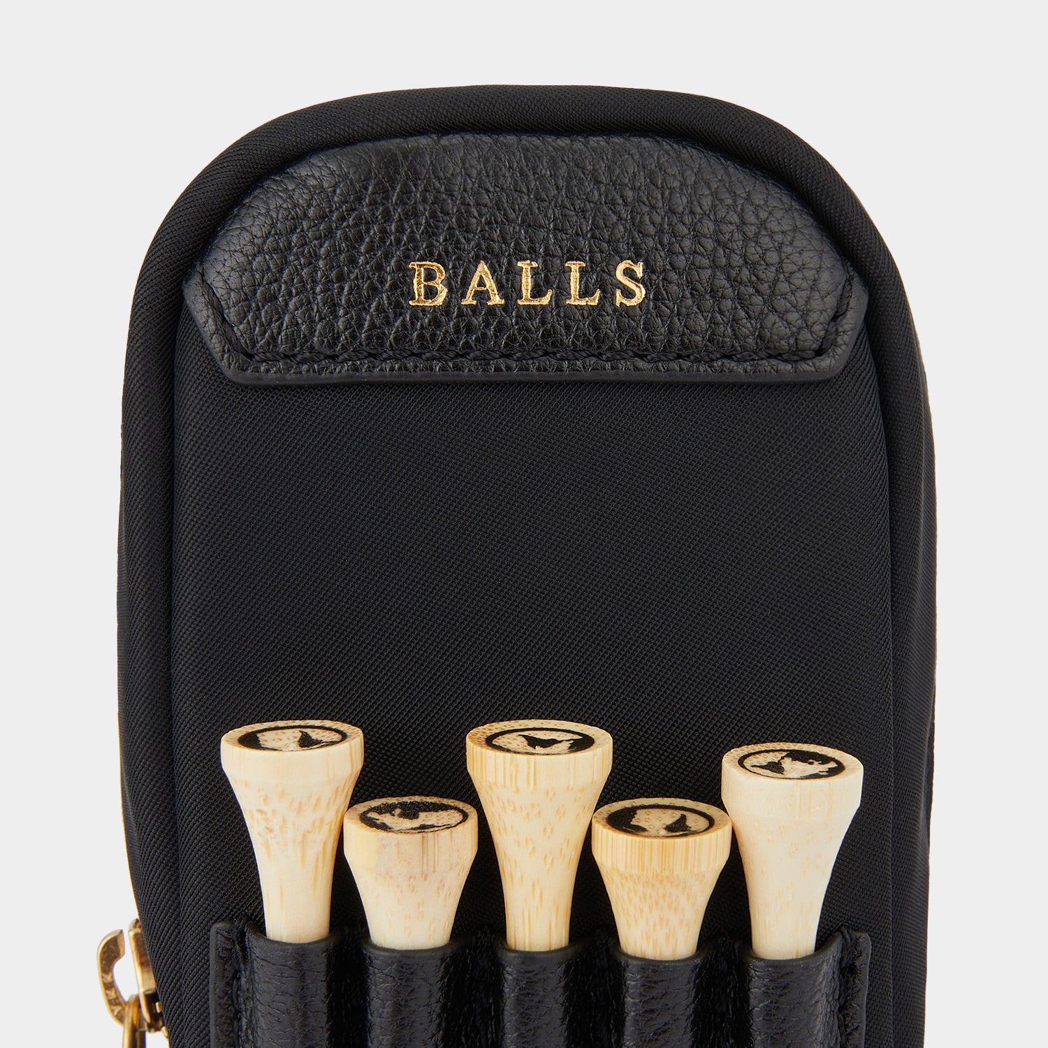 ゴルフボール ポーチ -

                  
                    ECONYL® in Black -
                  

                  Anya Hindmarch JP
