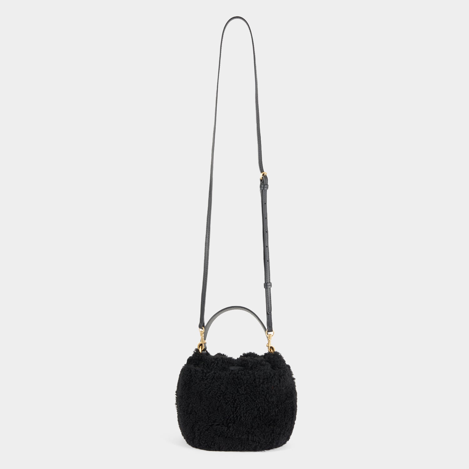 アイズ ドローストリング クロスボディ -

                  
                    Shearling in Black -
                  

                  Anya Hindmarch JP
