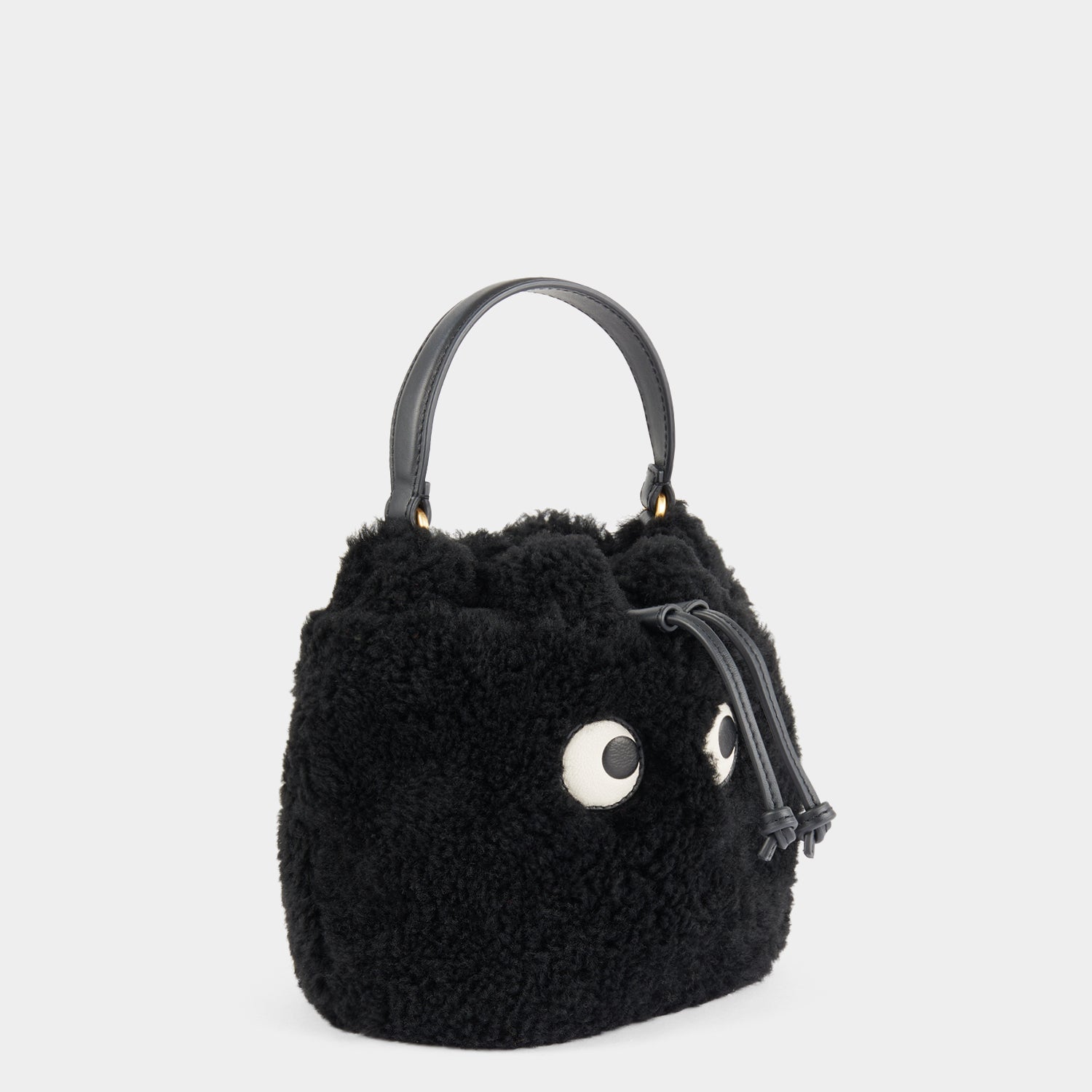 アイズ ドローストリング クロスボディ -

                  
                    Shearling in Black -
                  

                  Anya Hindmarch JP
