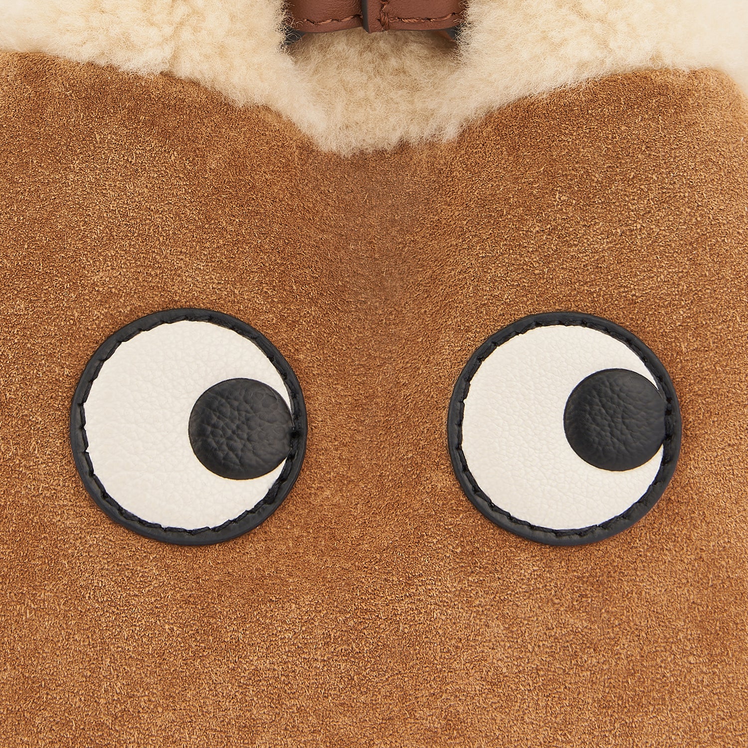 アイズ ドローストリング クロスボディ -

                  
                    Suede in Acorn -
                  

                  Anya Hindmarch JP
