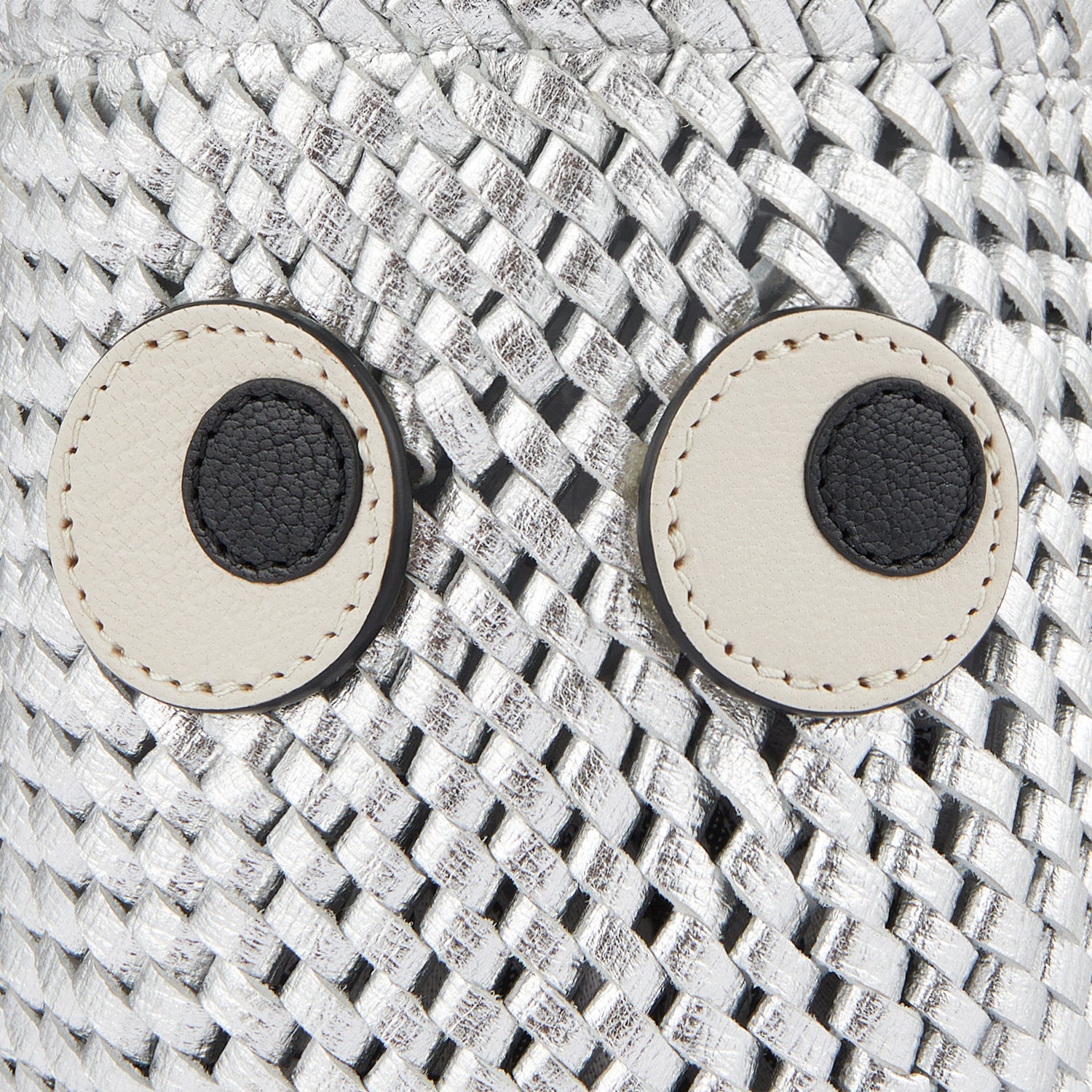 プラト ミニ アイズ クロスボディ -

                  
                    Capra Leather in Silver -
                  

                  Anya Hindmarch JP
