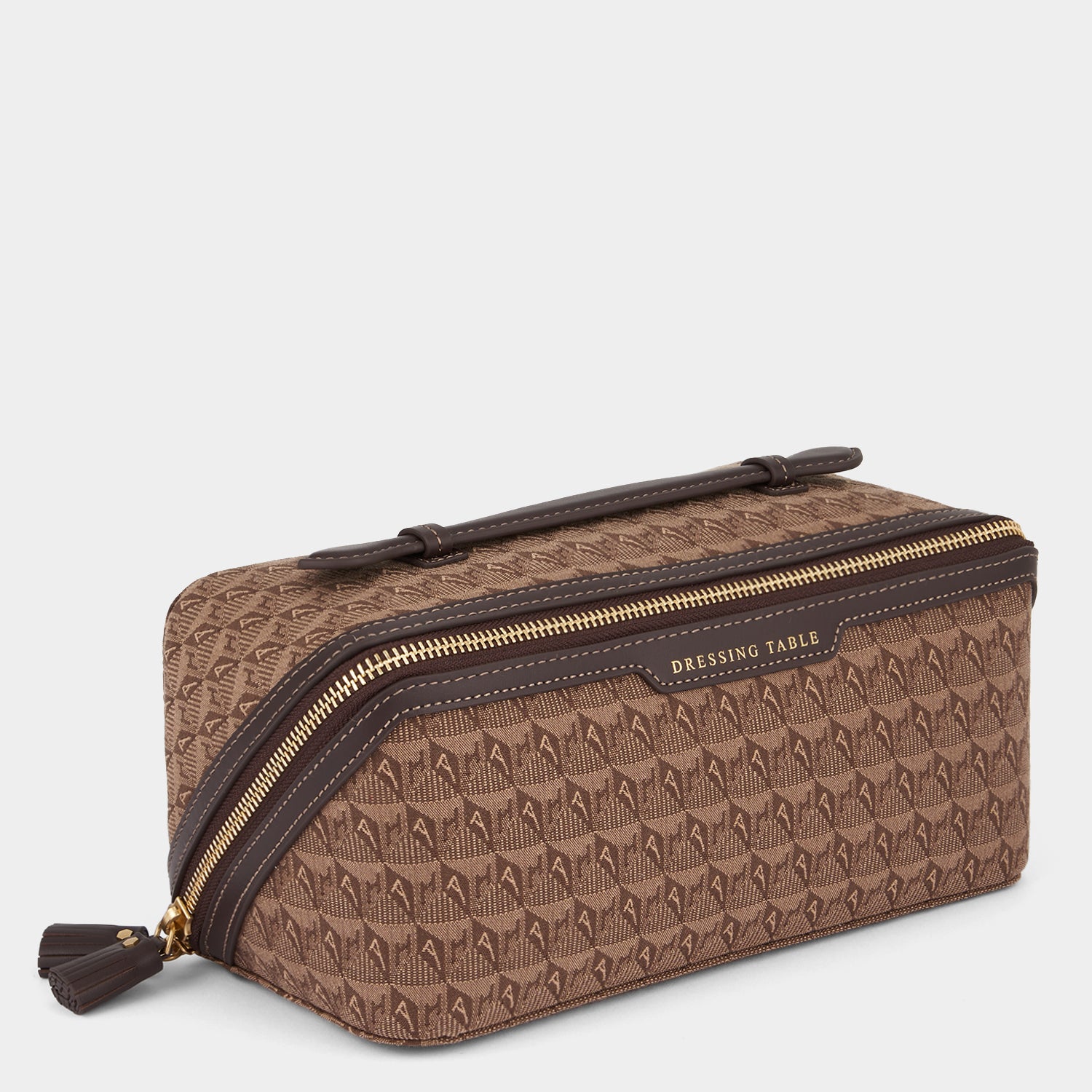 ドレッシング テーブル -

                  
                    Jacquard in Dark Earth -
                  

                  Anya Hindmarch JP
